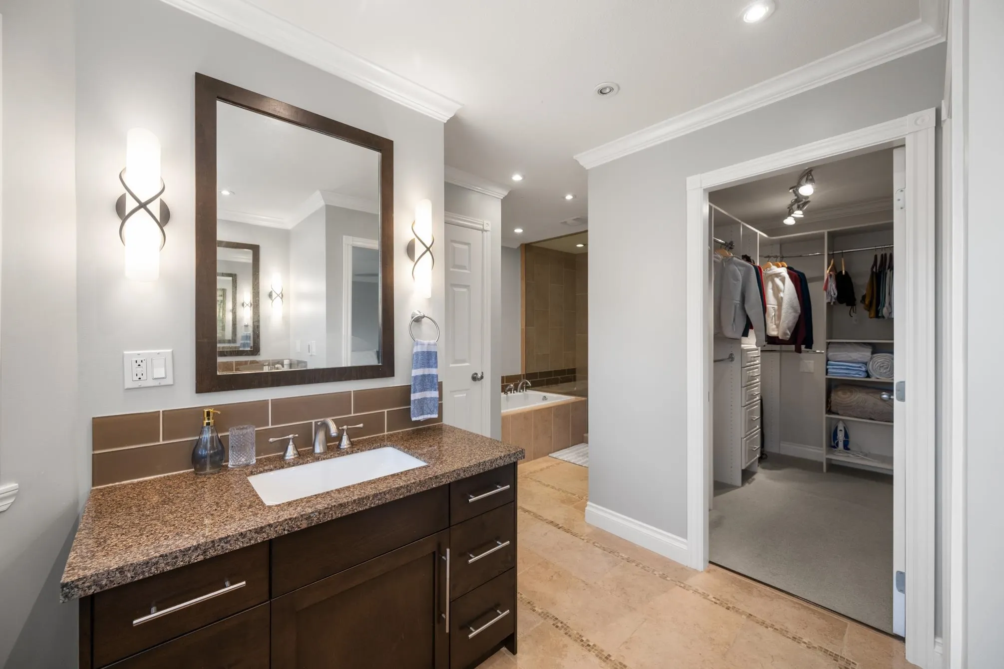 5976 Southpark Grove
