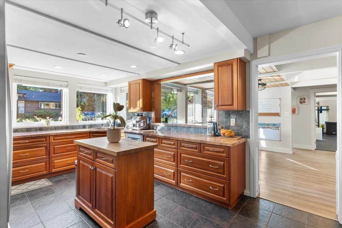 12350 Carlton Street