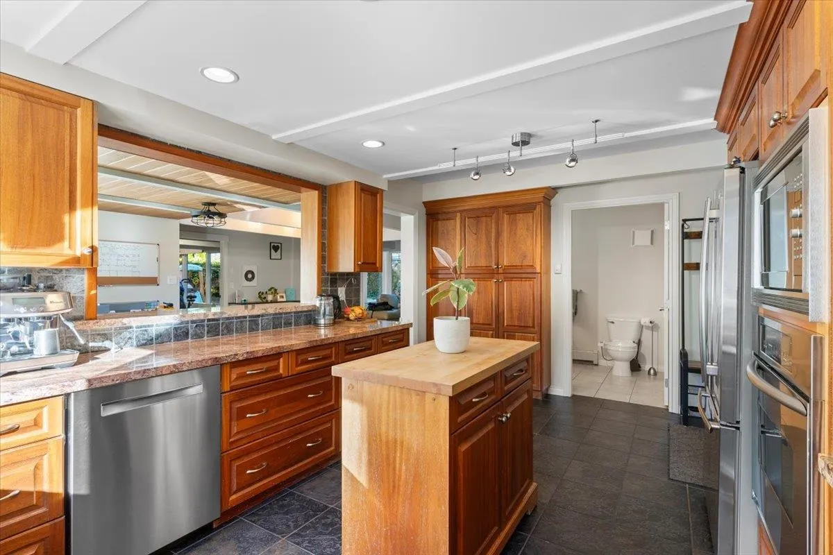 12350 Carlton Street