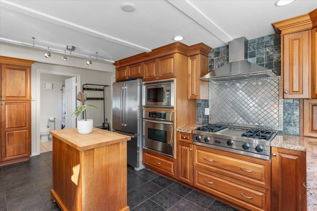 12350 Carlton Street