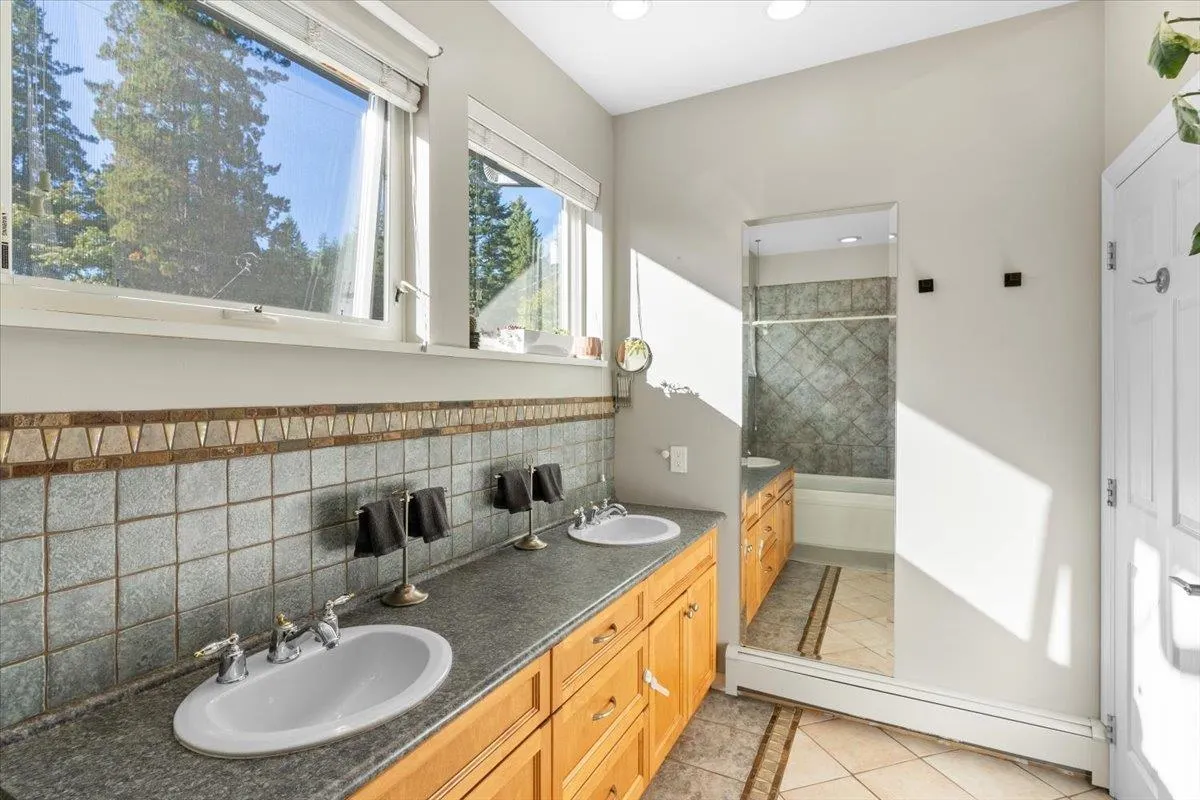 12350 Carlton Street