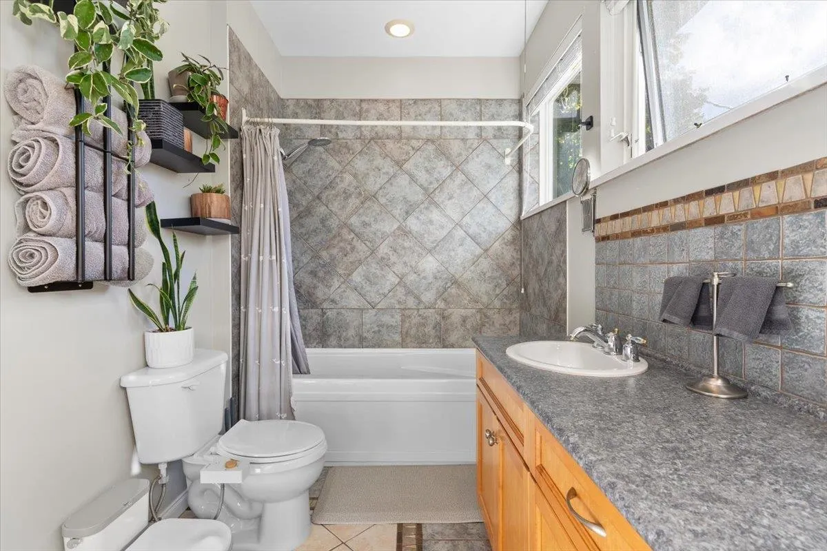 12350 Carlton Street