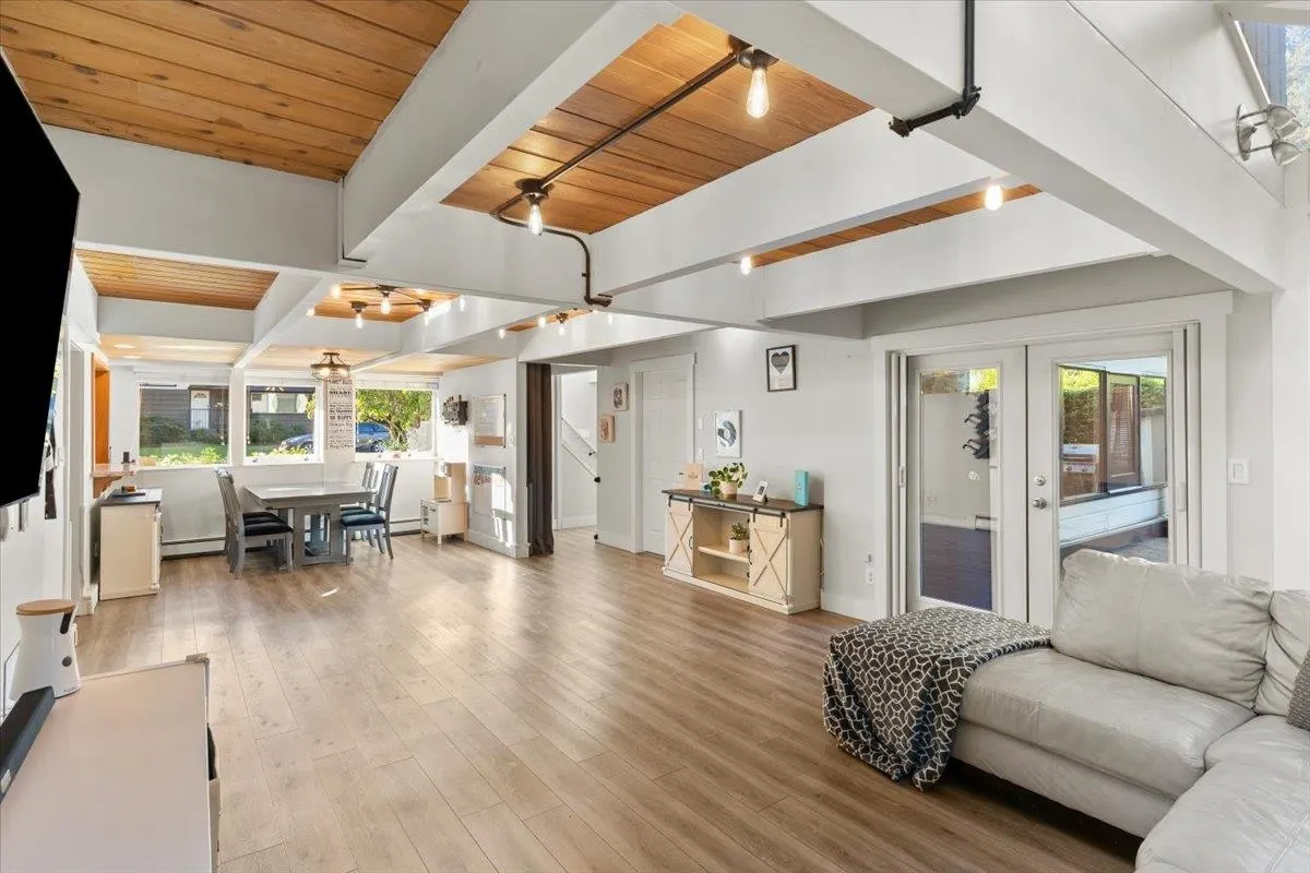 12350 Carlton Street