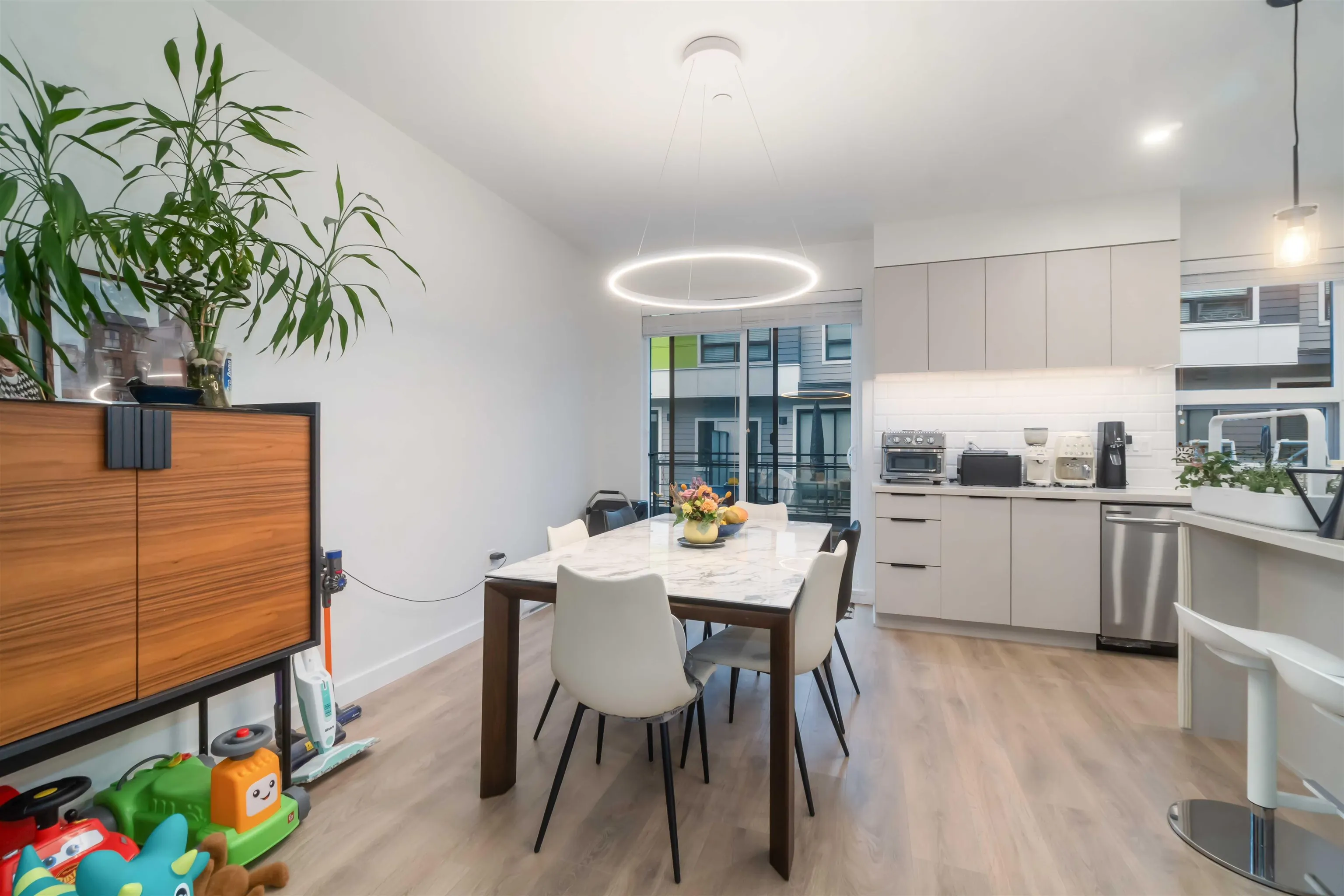 505 3105 St George Street