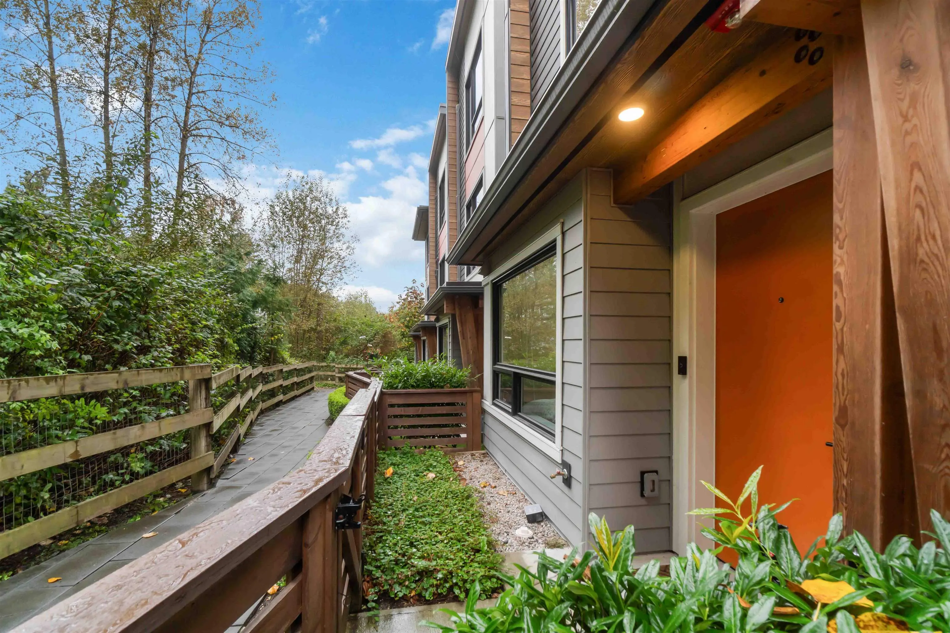 505 3105 St George Street