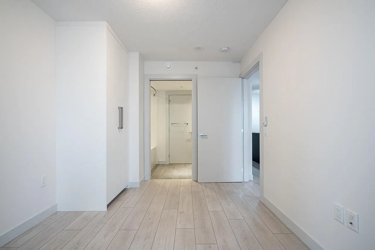 1106 988 Quayside Drive
