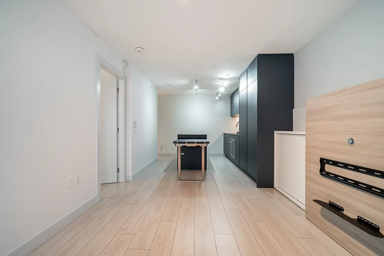 1106 988 Quayside Drive