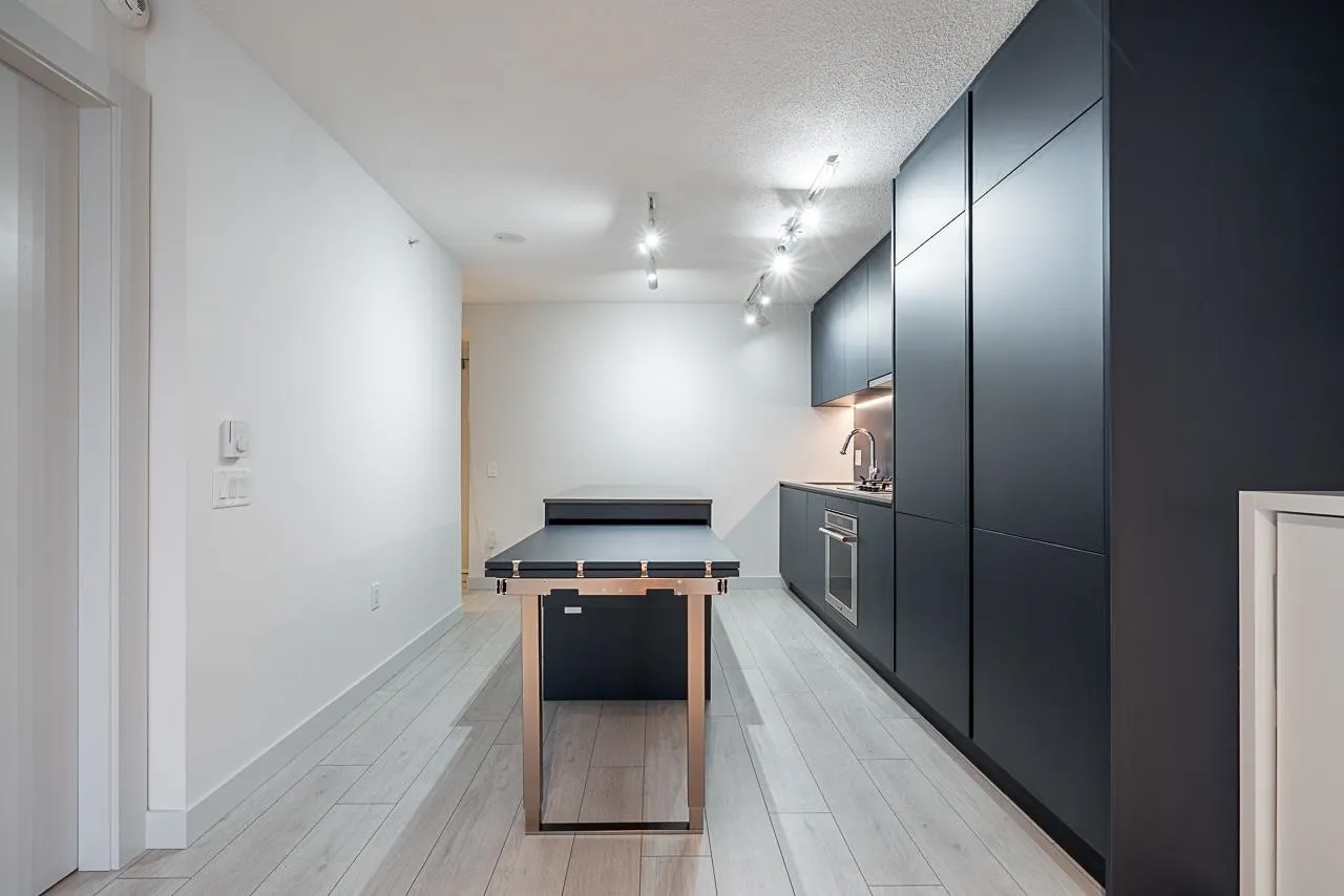 1106 988 Quayside Drive