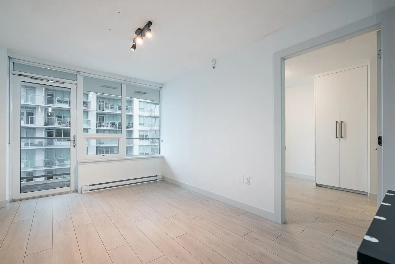 1106 988 Quayside Drive