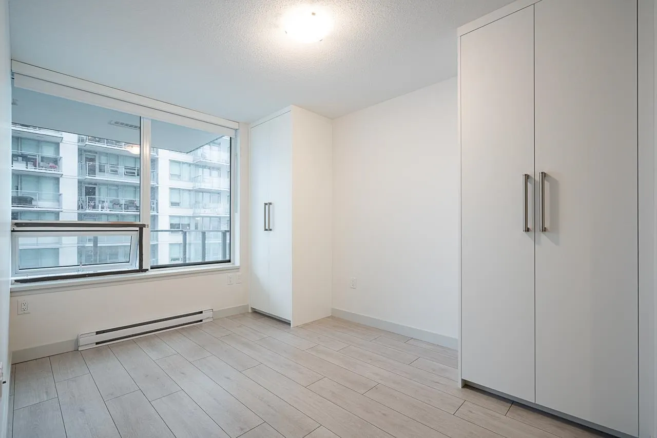 1106 988 Quayside Drive