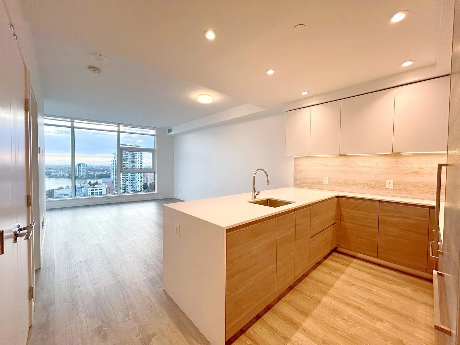 1802 680 Quayside Drive