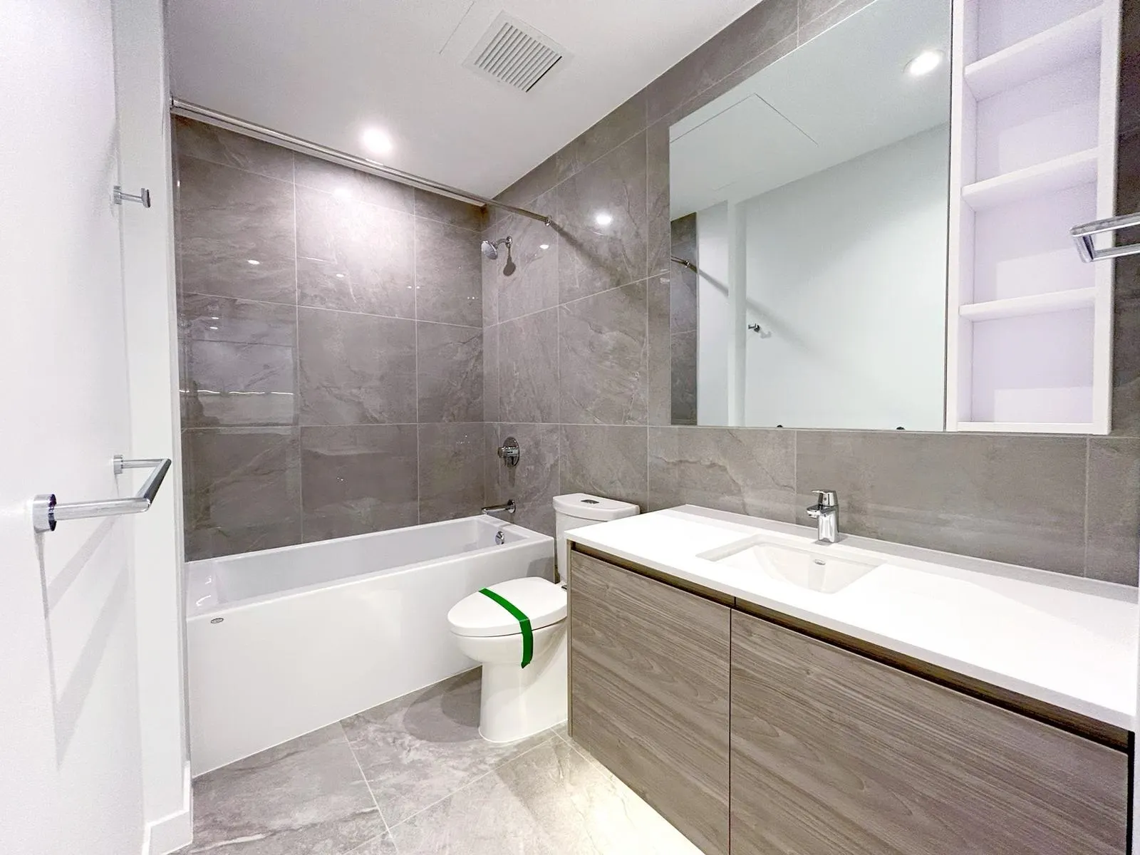 1802 680 Quayside Drive