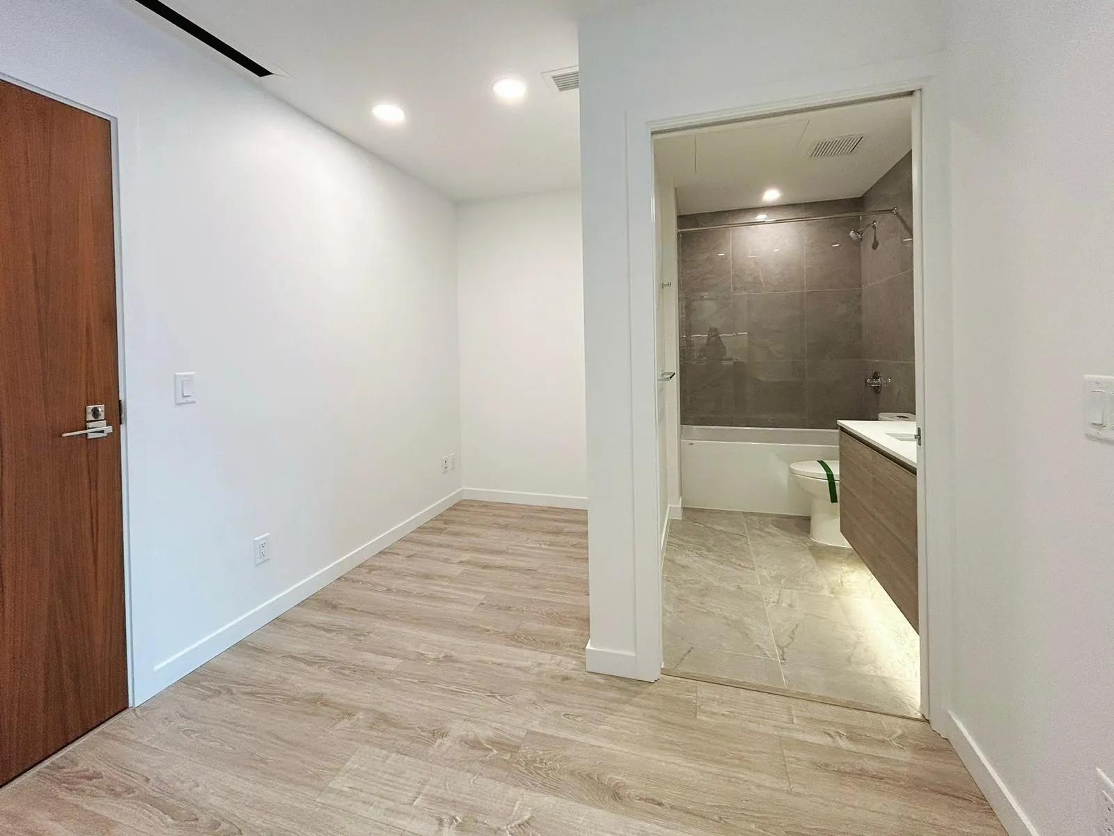 1802 680 Quayside Drive