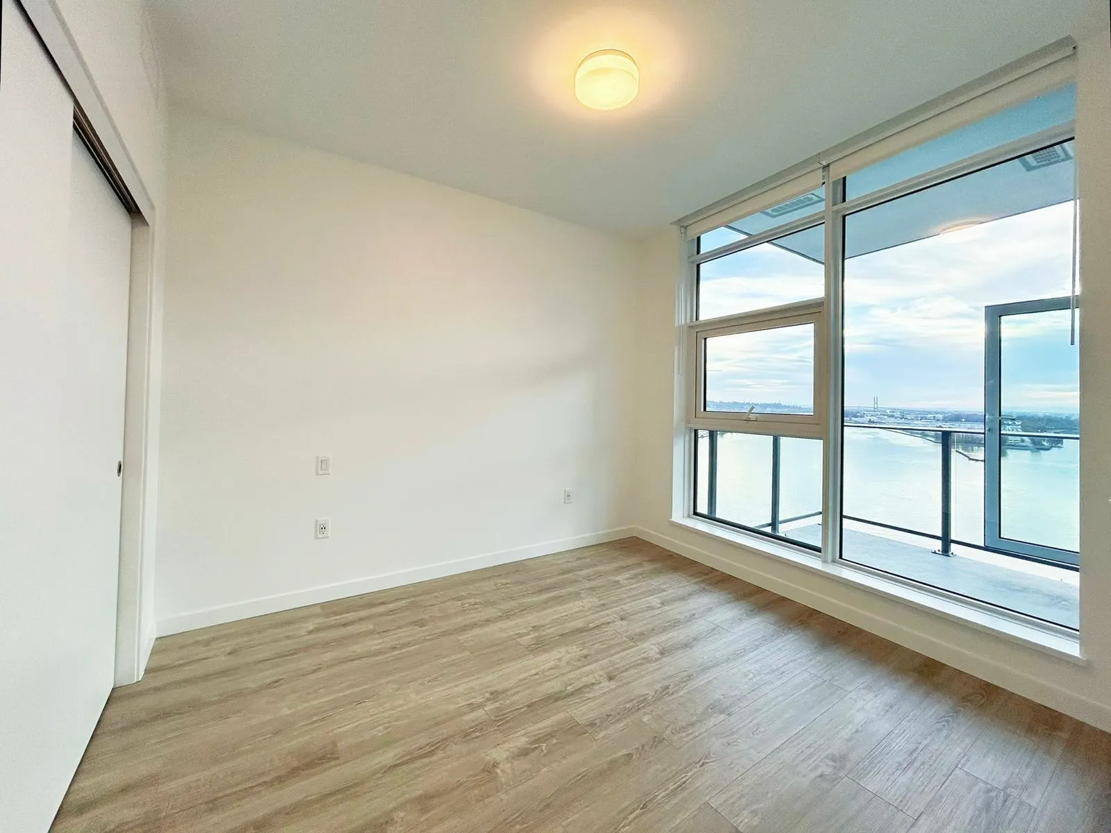 1802 680 Quayside Drive