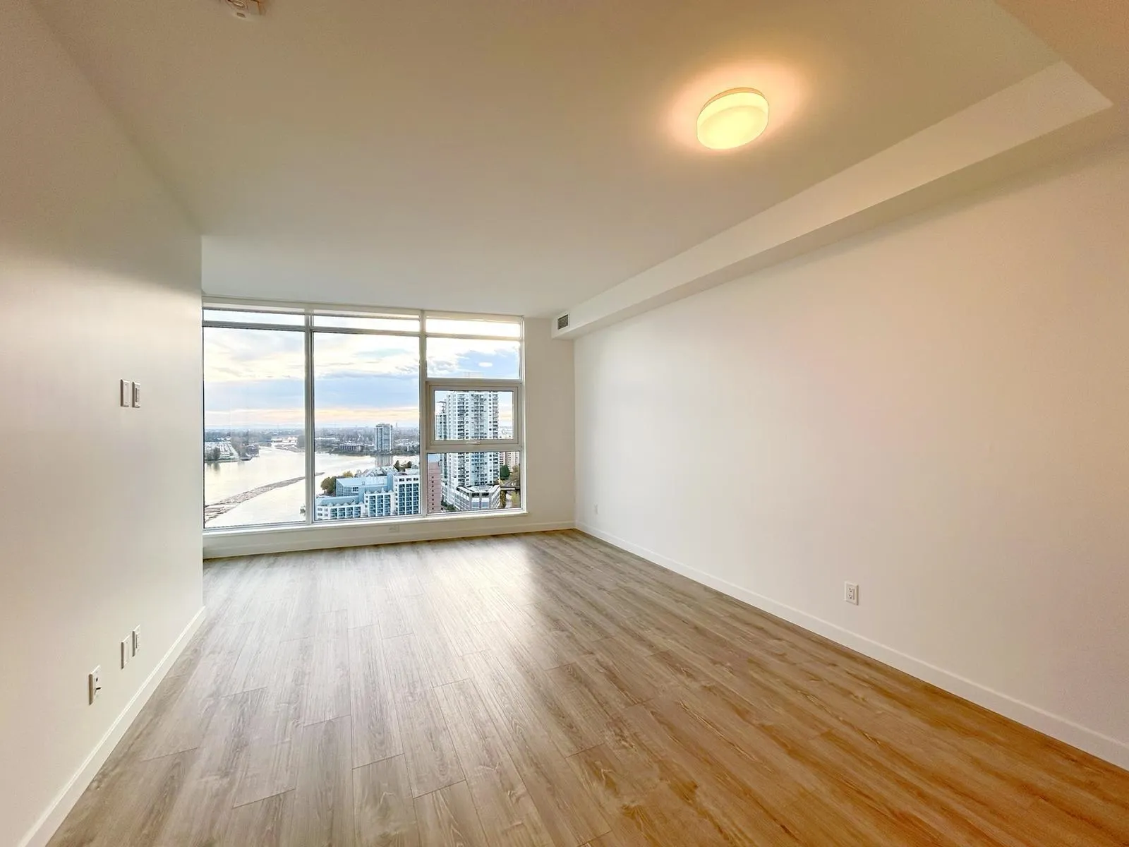 1802 680 Quayside Drive