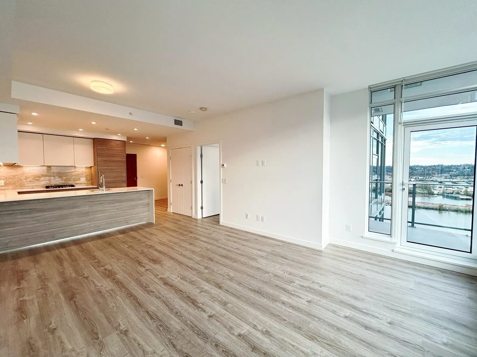 1802 680 Quayside Drive