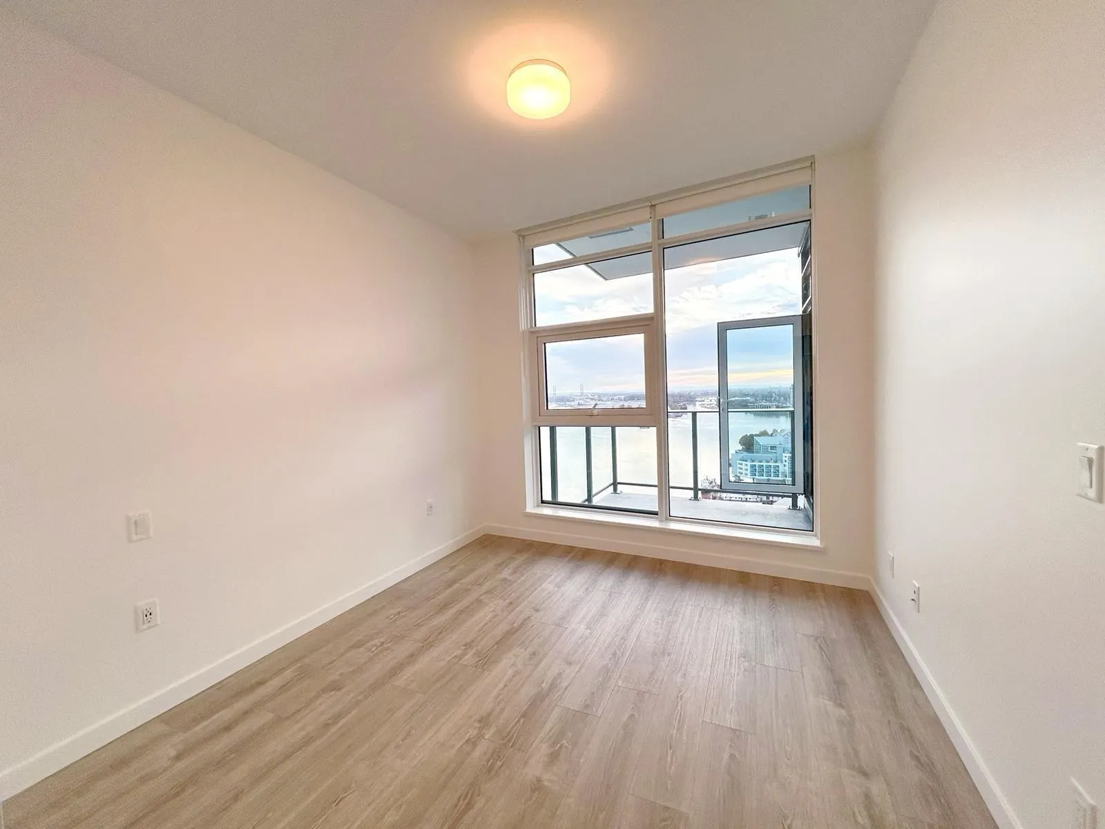 1802 680 Quayside Drive