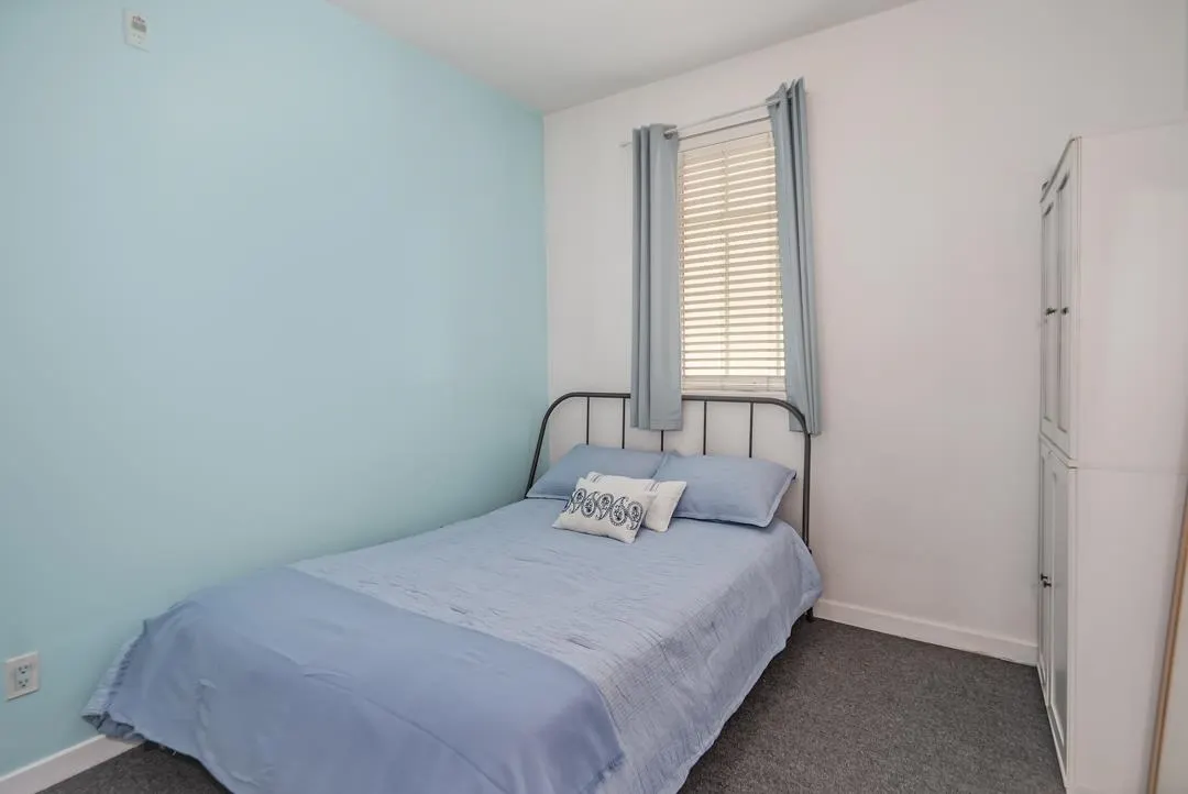 212 2239 Kingsway