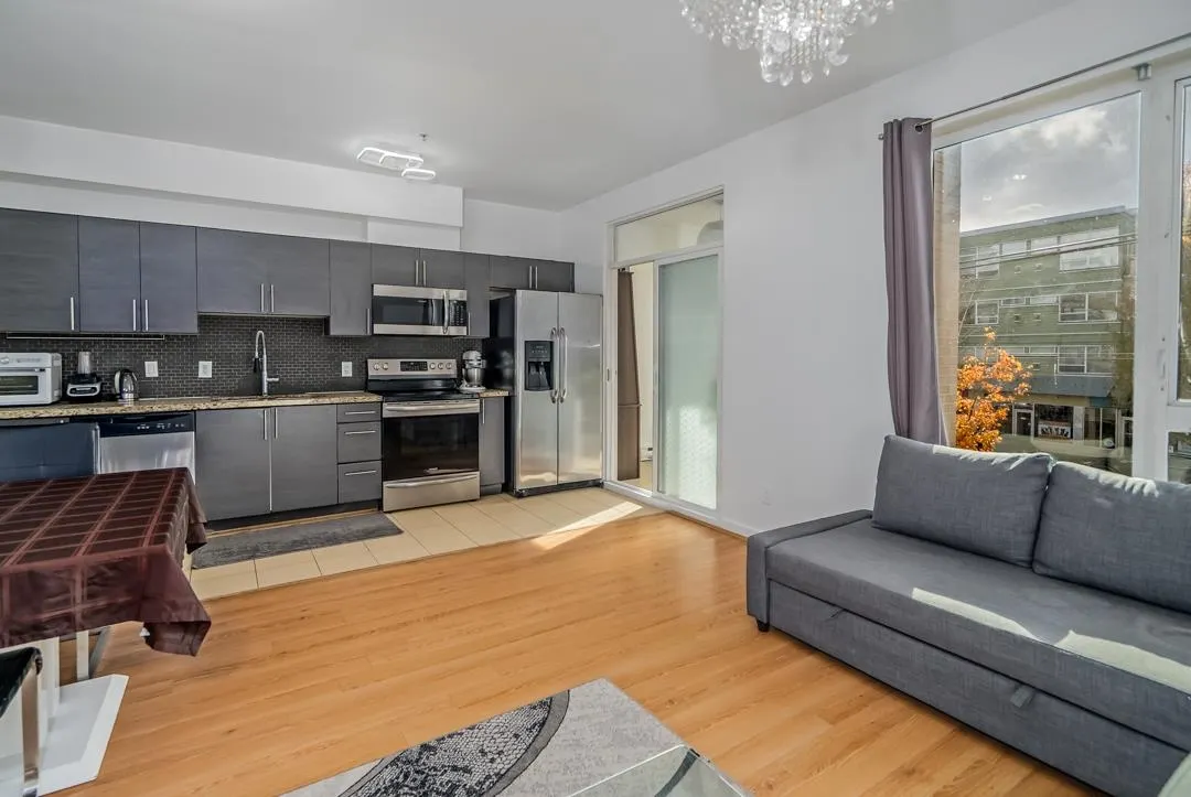 212 2239 Kingsway