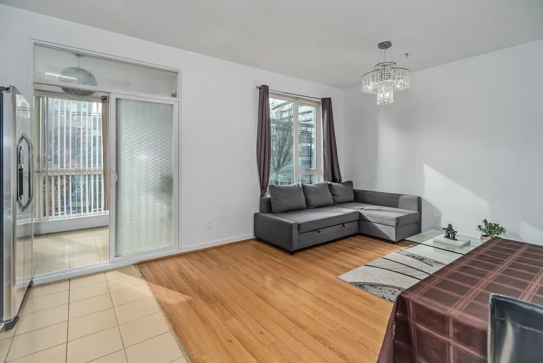 212 2239 Kingsway