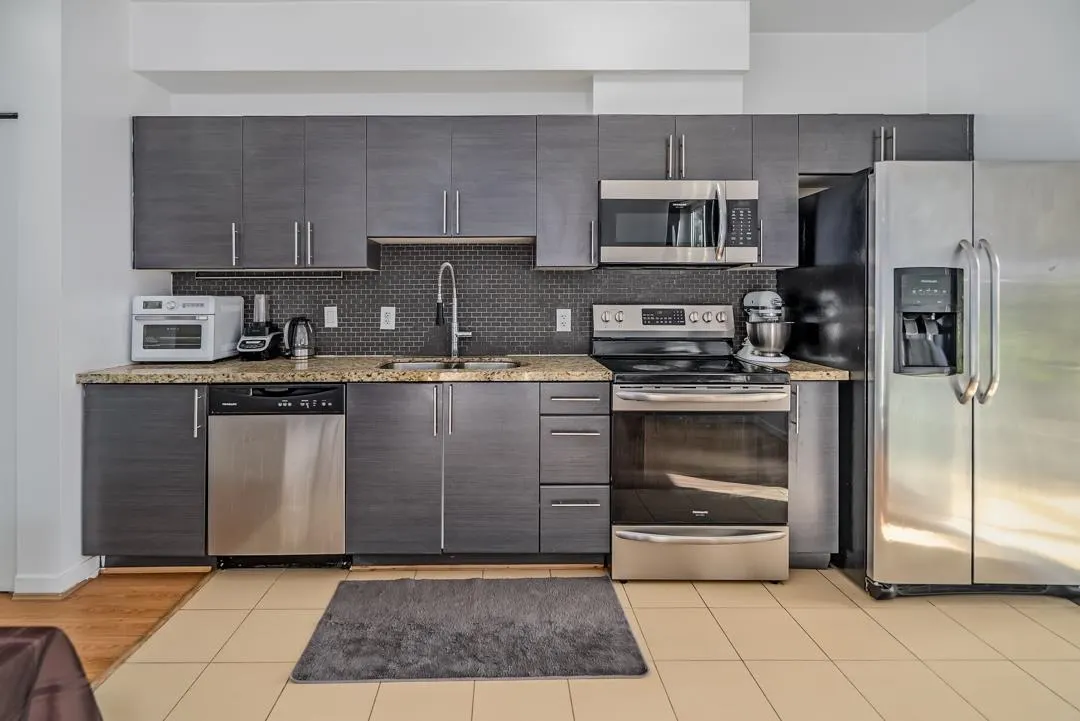 212 2239 Kingsway