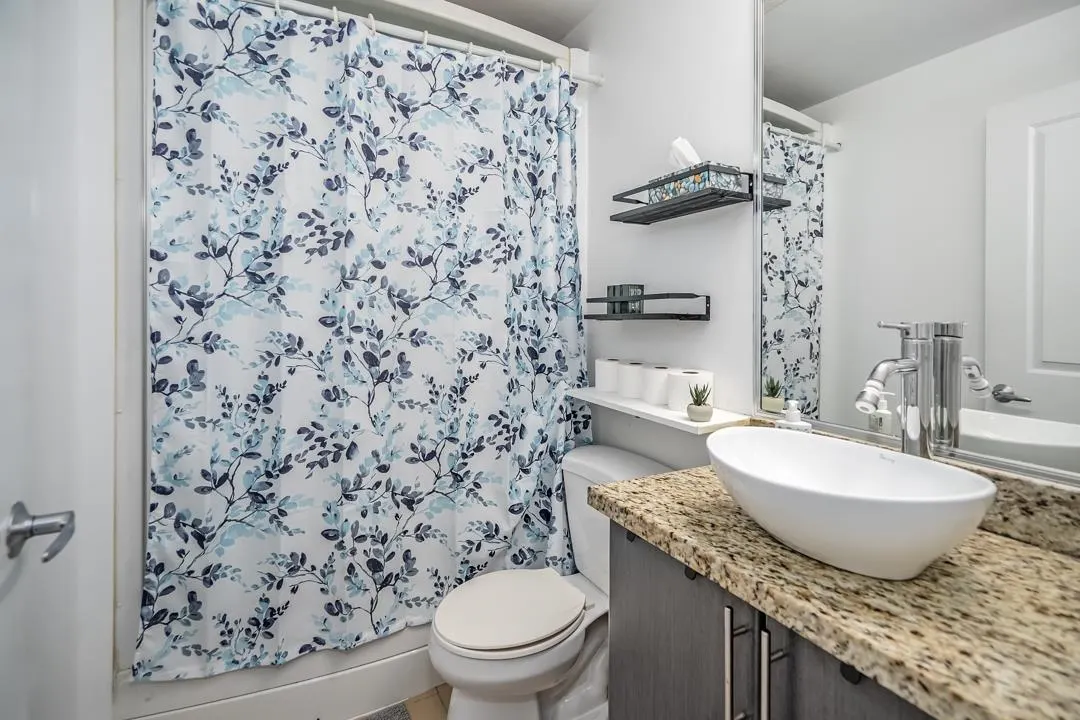 212 2239 Kingsway