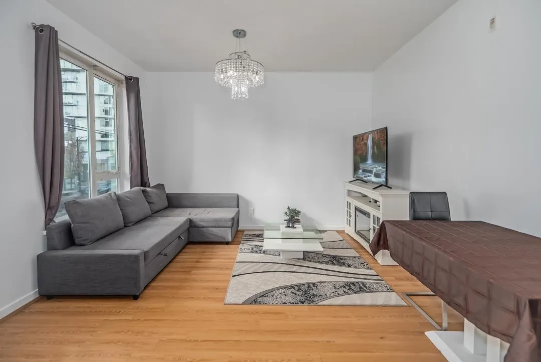 212 2239 Kingsway