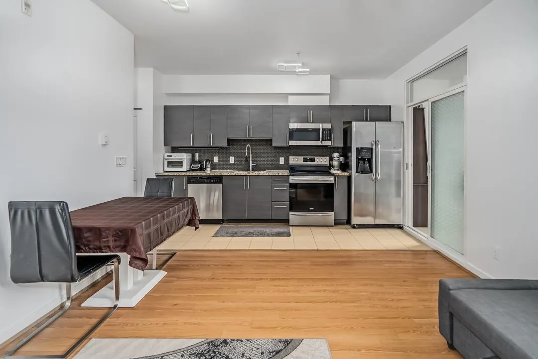 212 2239 Kingsway