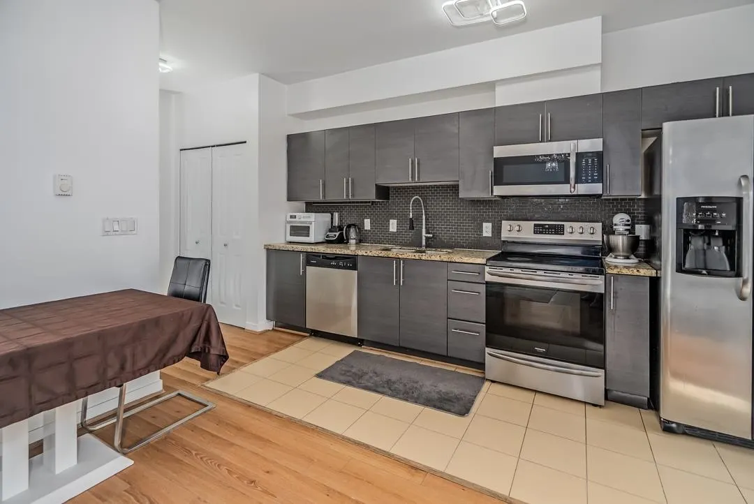 212 2239 Kingsway