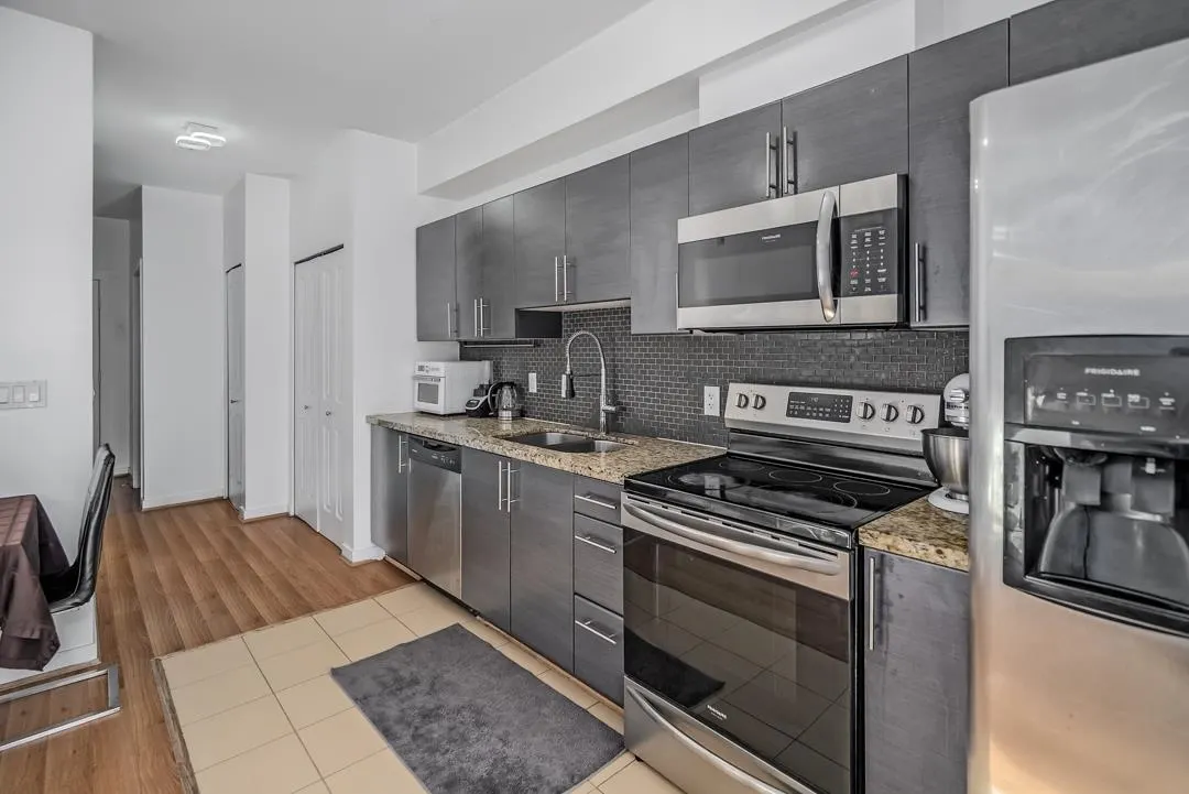 212 2239 Kingsway