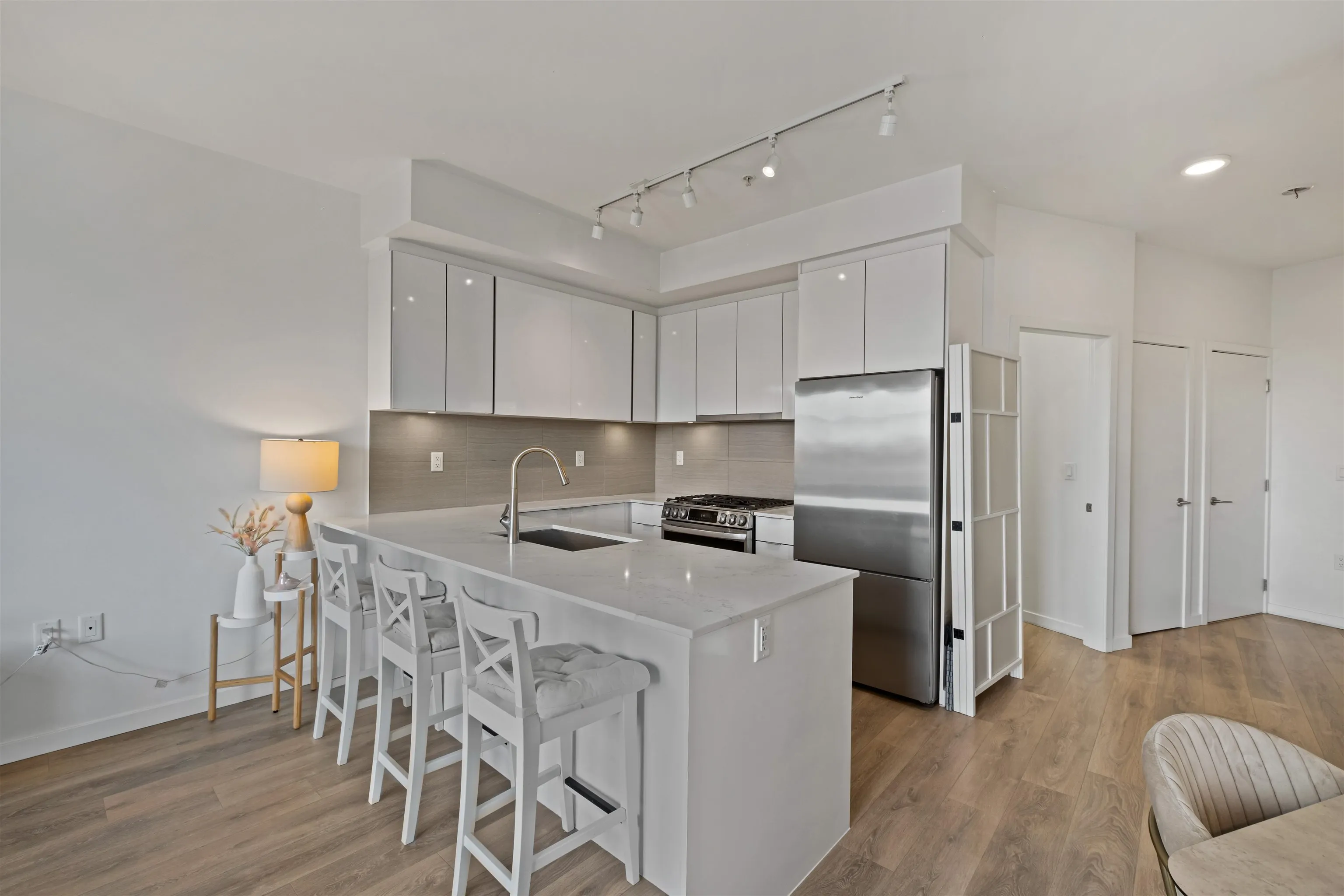 505 725 Marine Drive