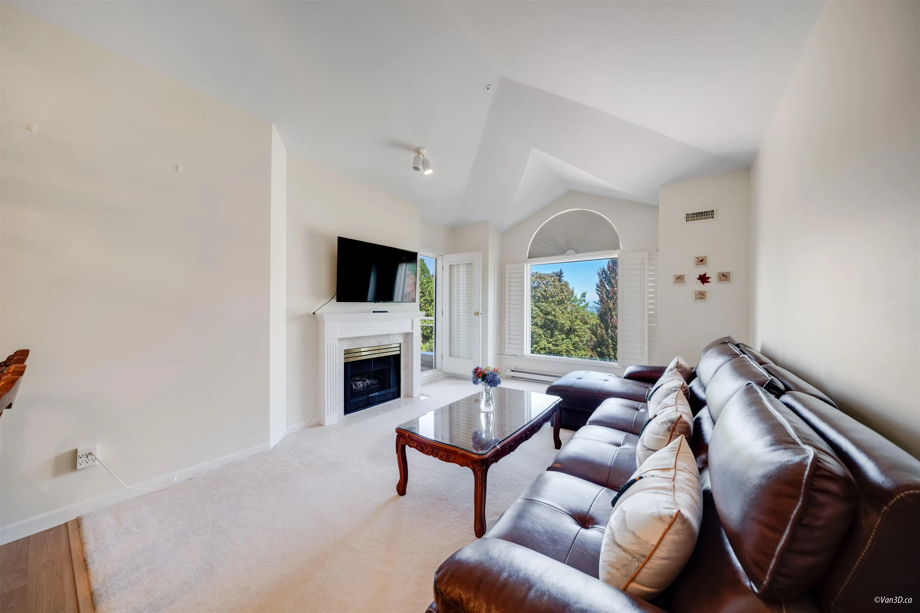 612 5262 Oakmount Crescent