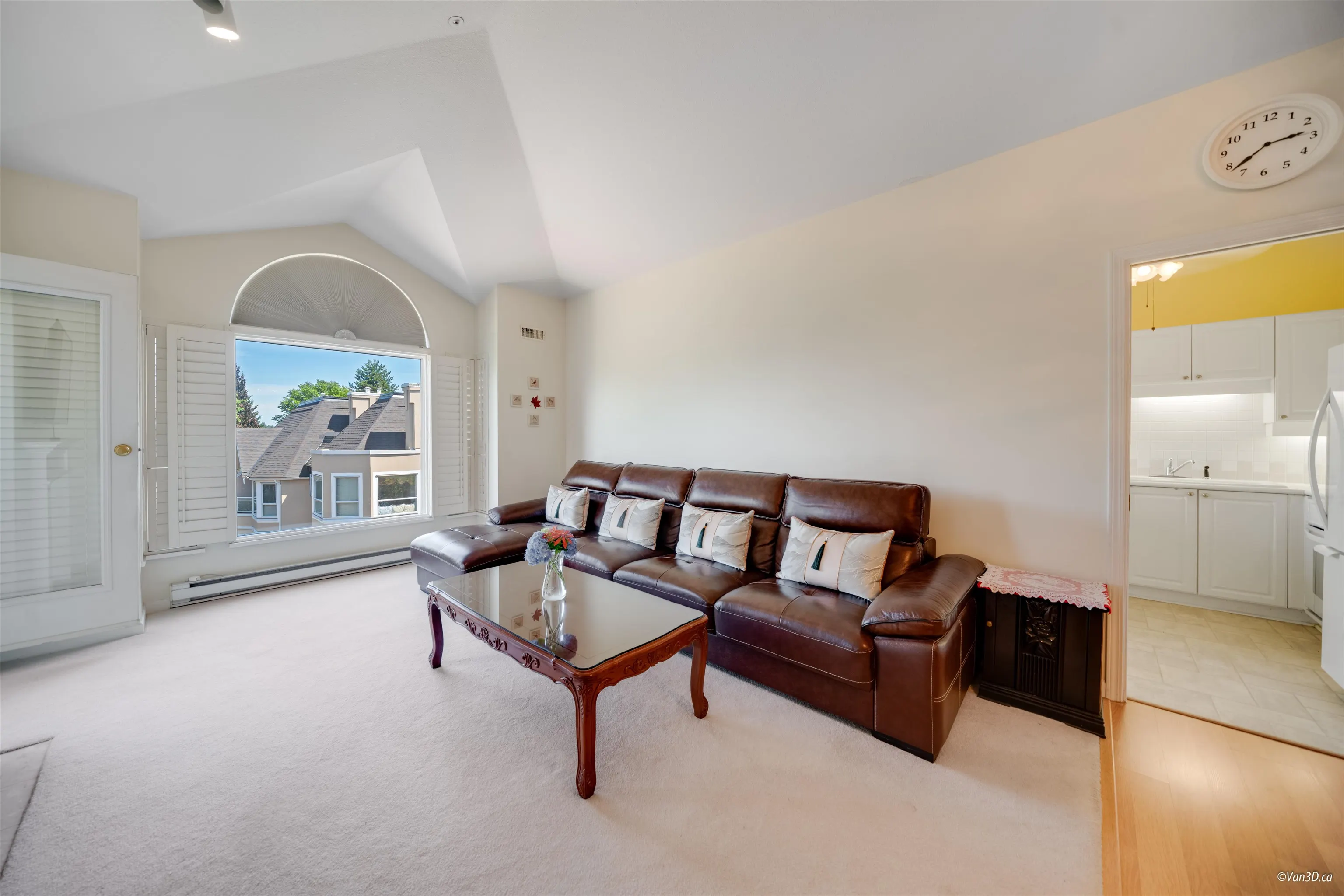 612 5262 Oakmount Crescent