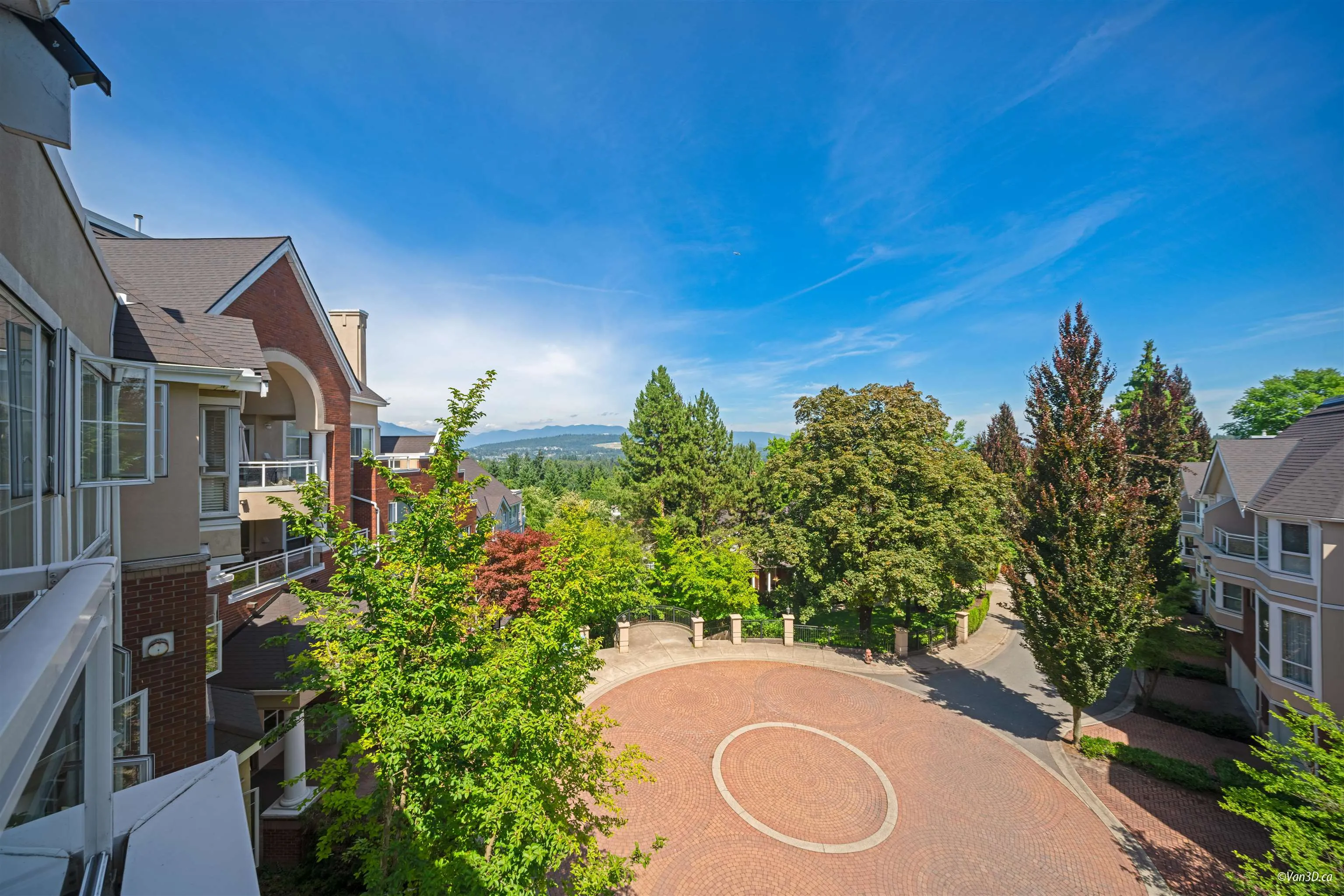 612 5262 Oakmount Crescent