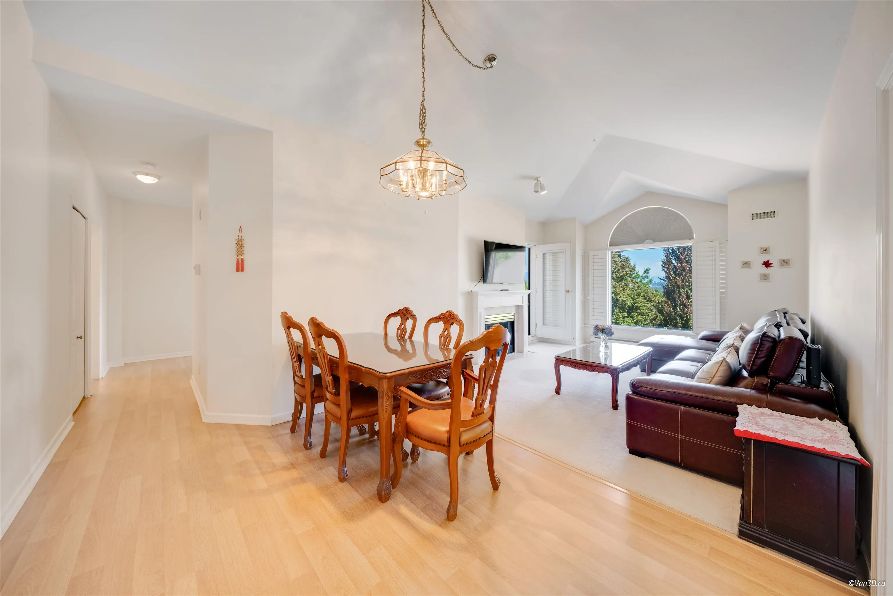 612 5262 Oakmount Crescent
