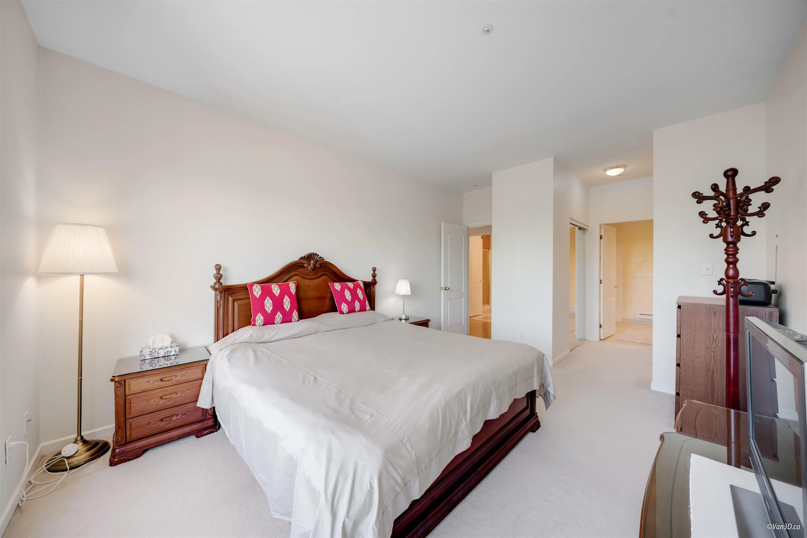 612 5262 Oakmount Crescent