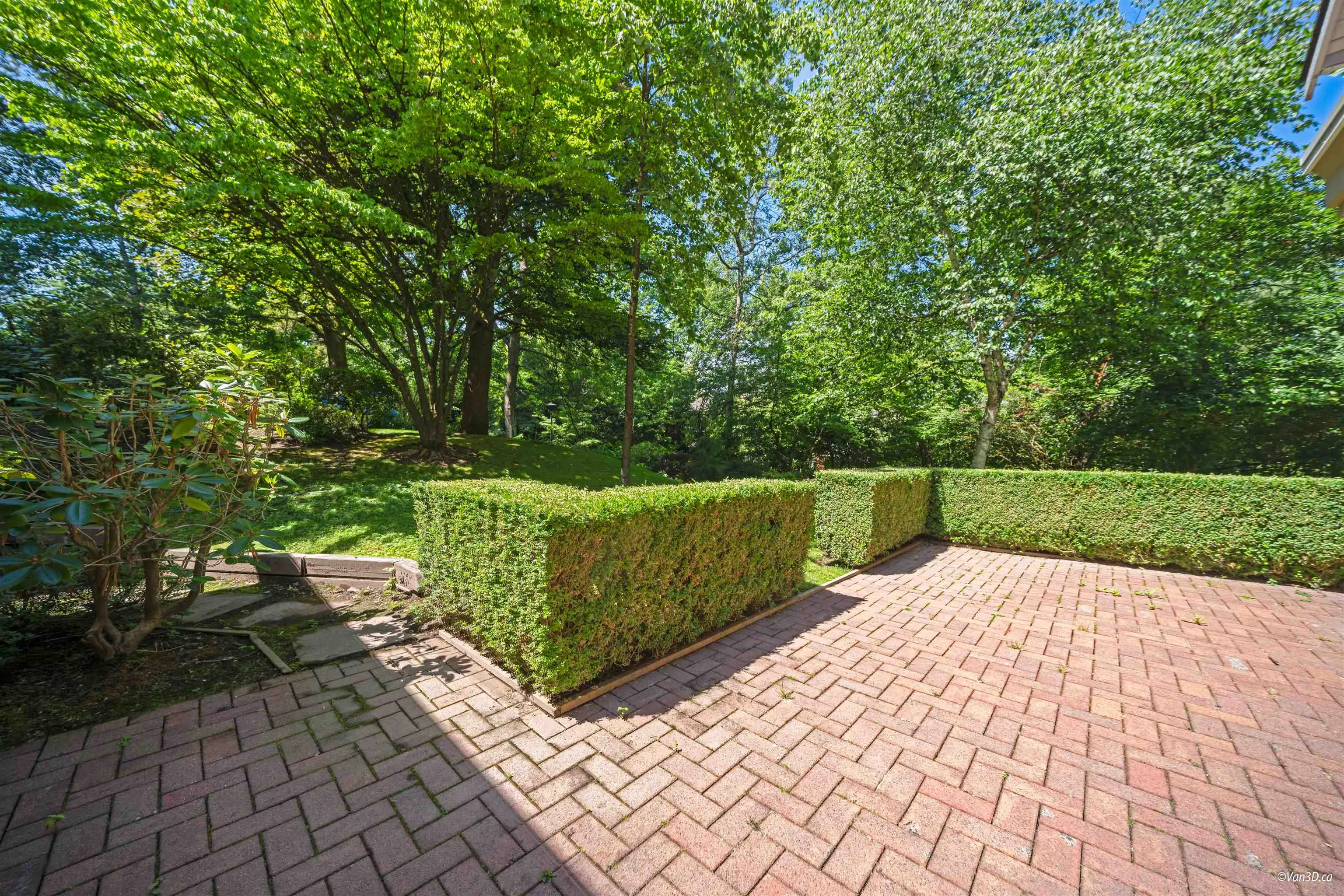 612 5262 Oakmount Crescent