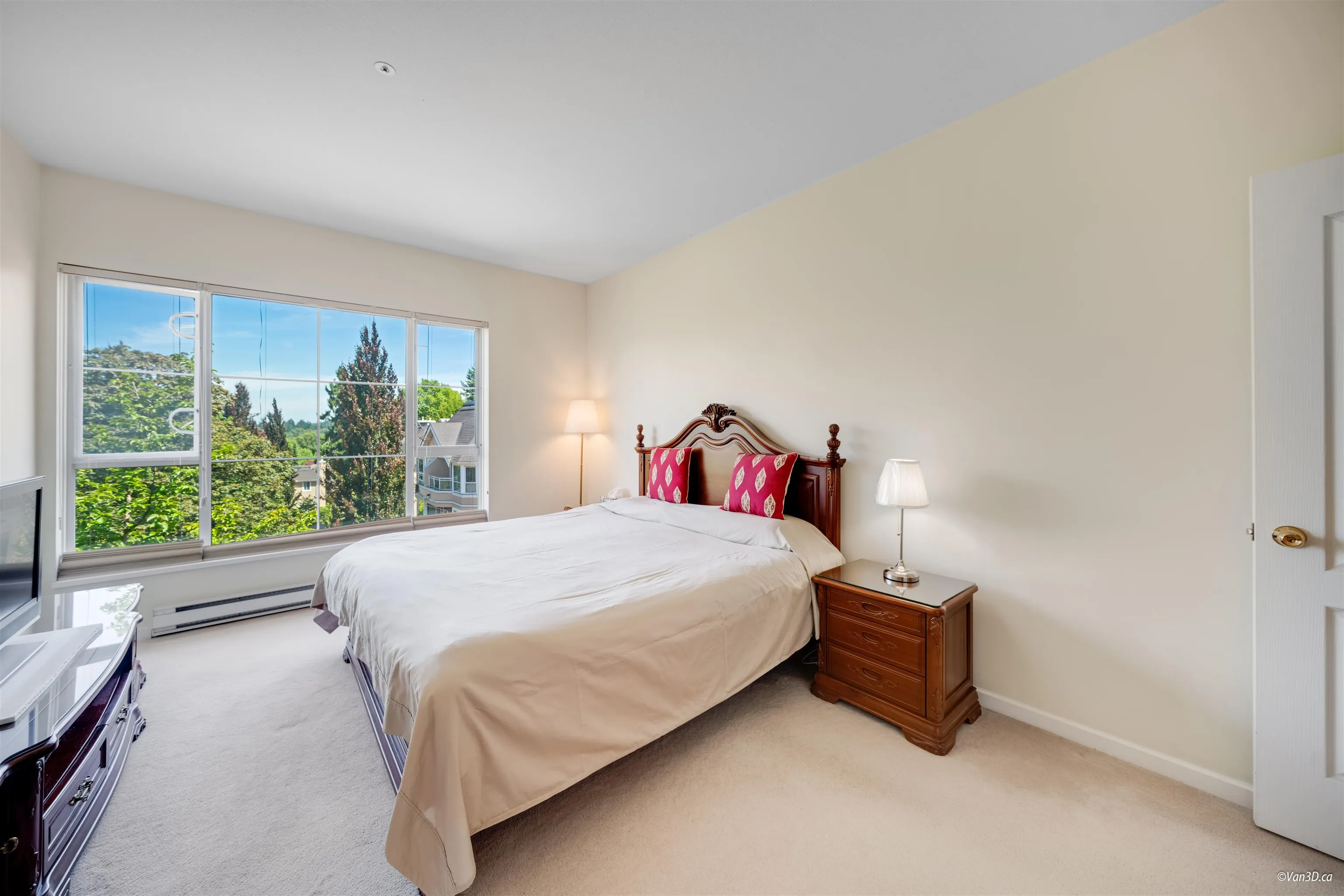 612 5262 Oakmount Crescent