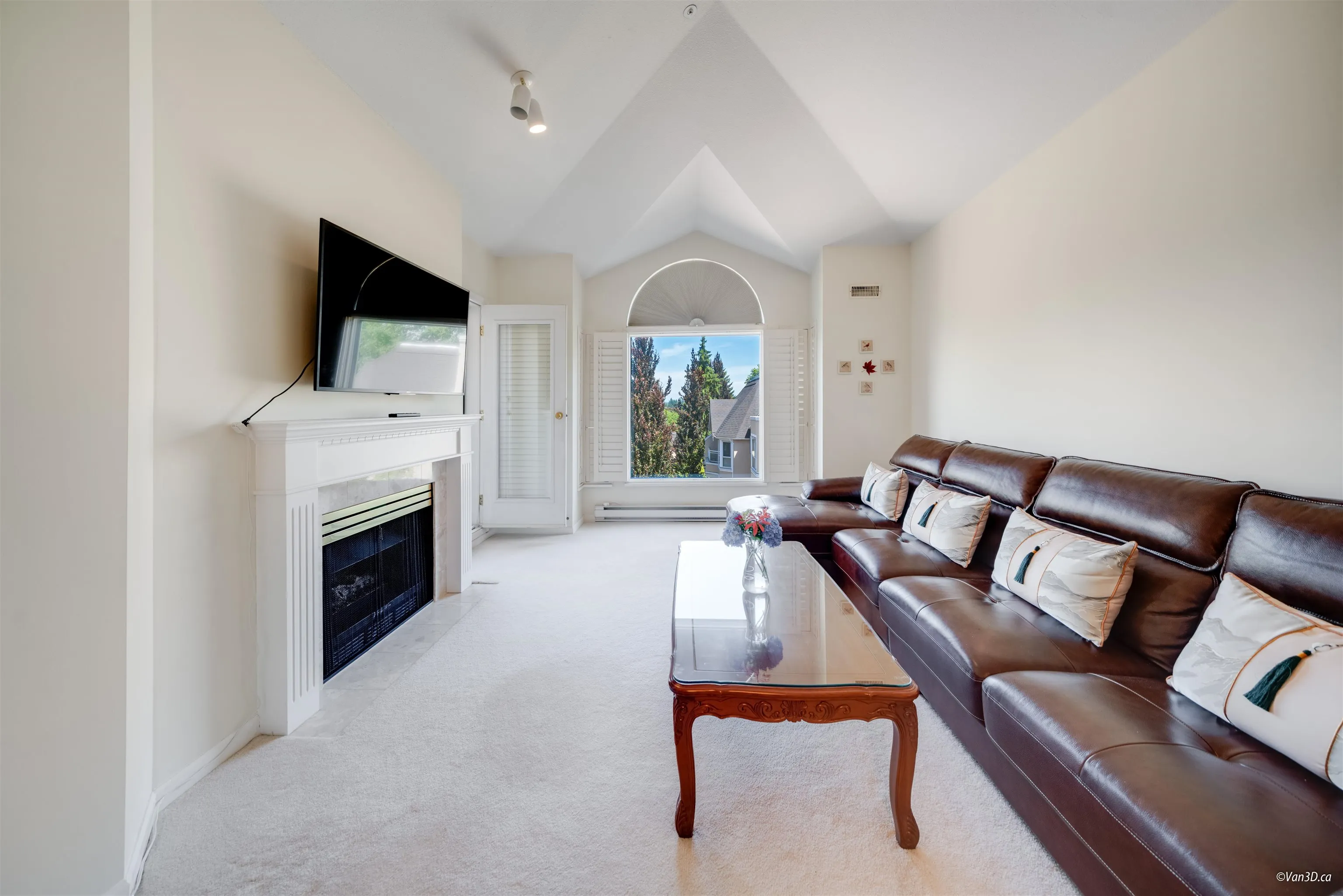 612 5262 Oakmount Crescent