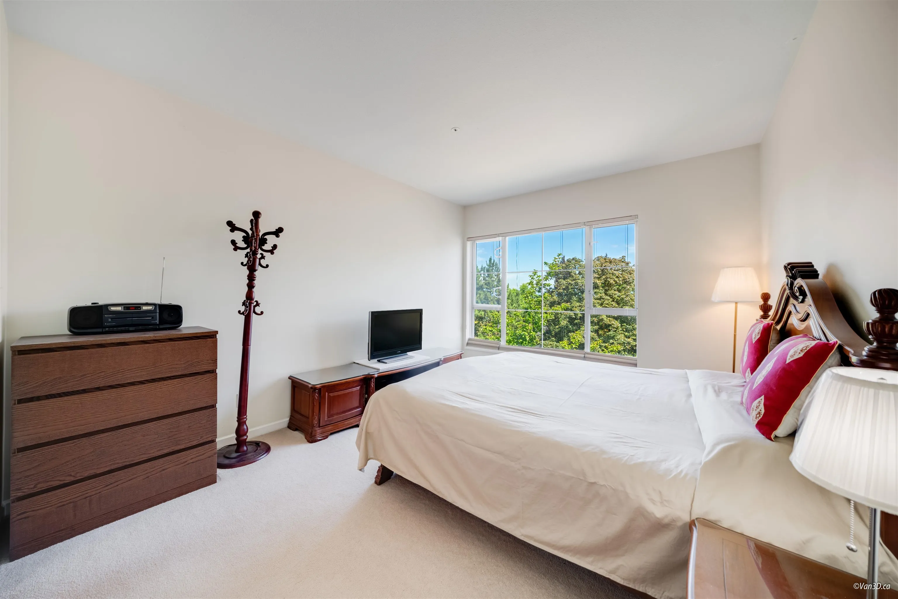 612 5262 Oakmount Crescent