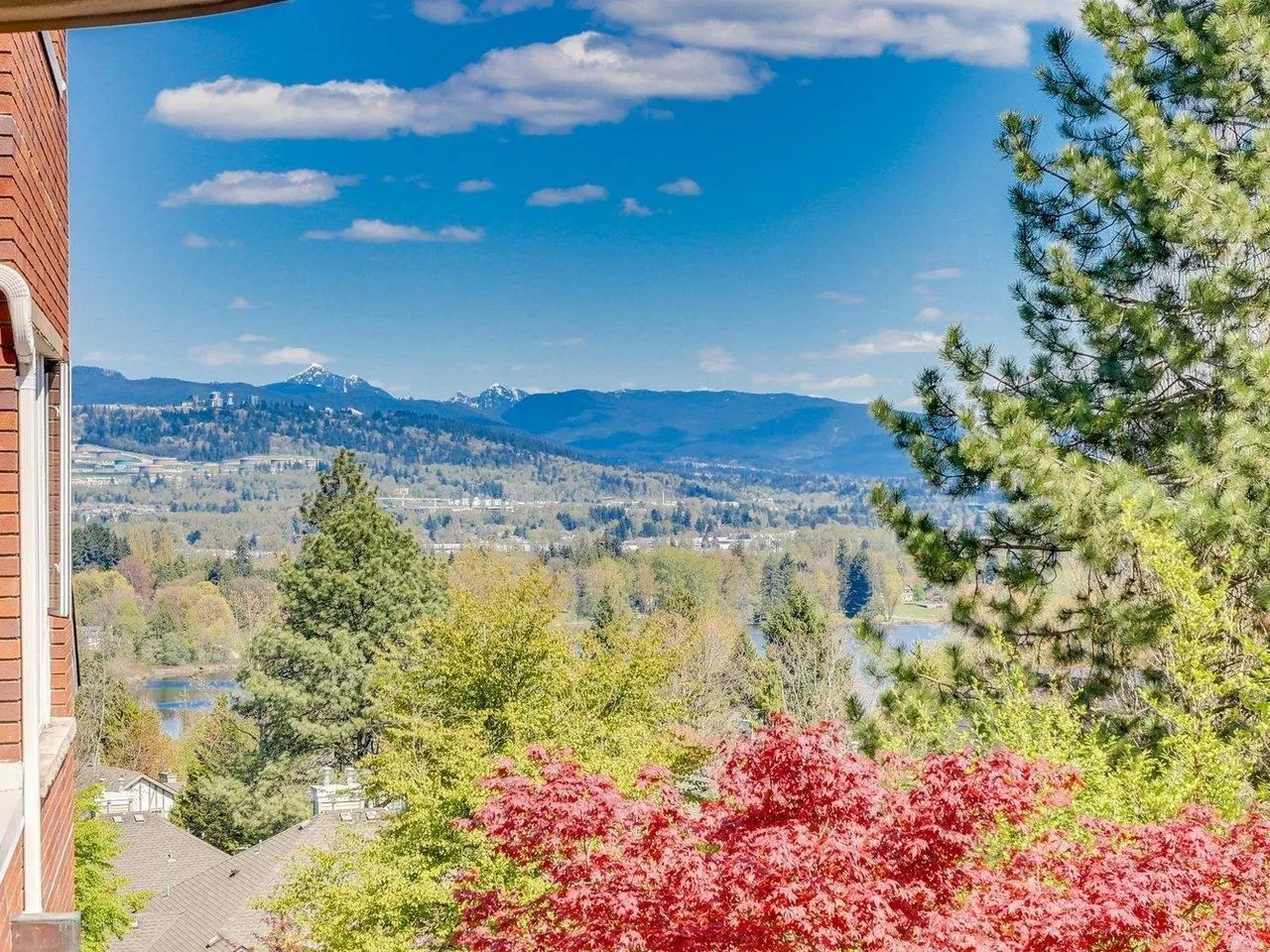 612 5262 Oakmount Crescent