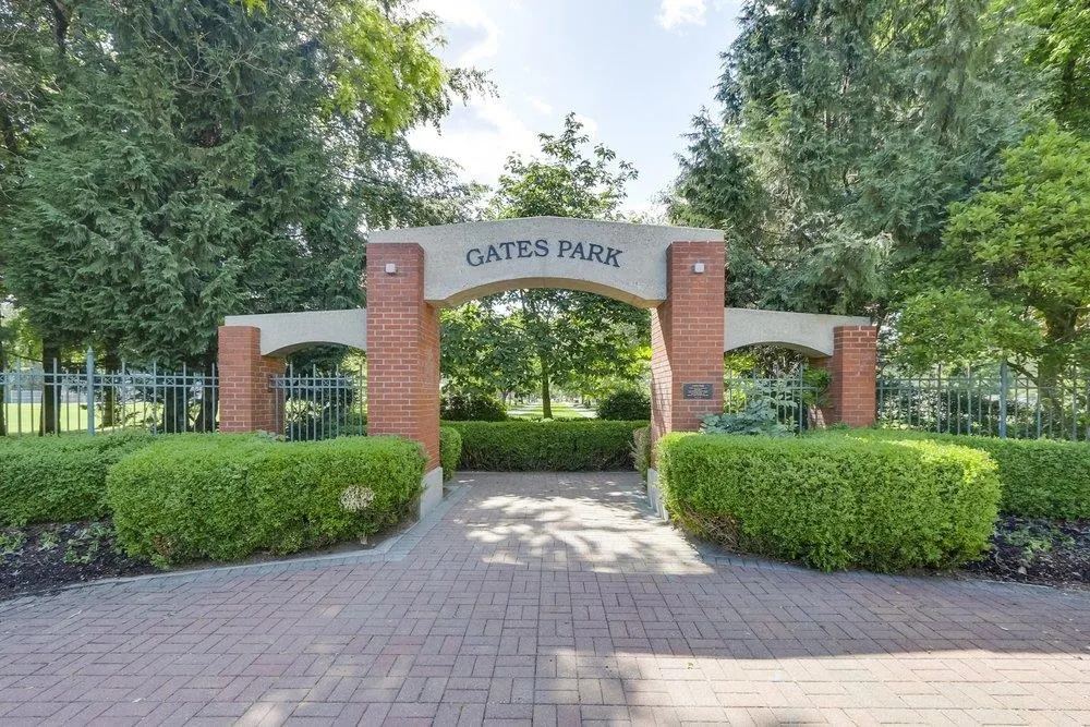 202 2335 Whyte Avenue