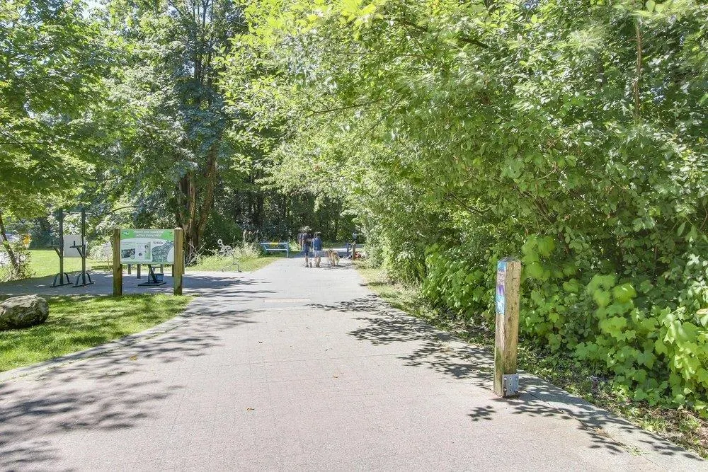 202 2335 Whyte Avenue