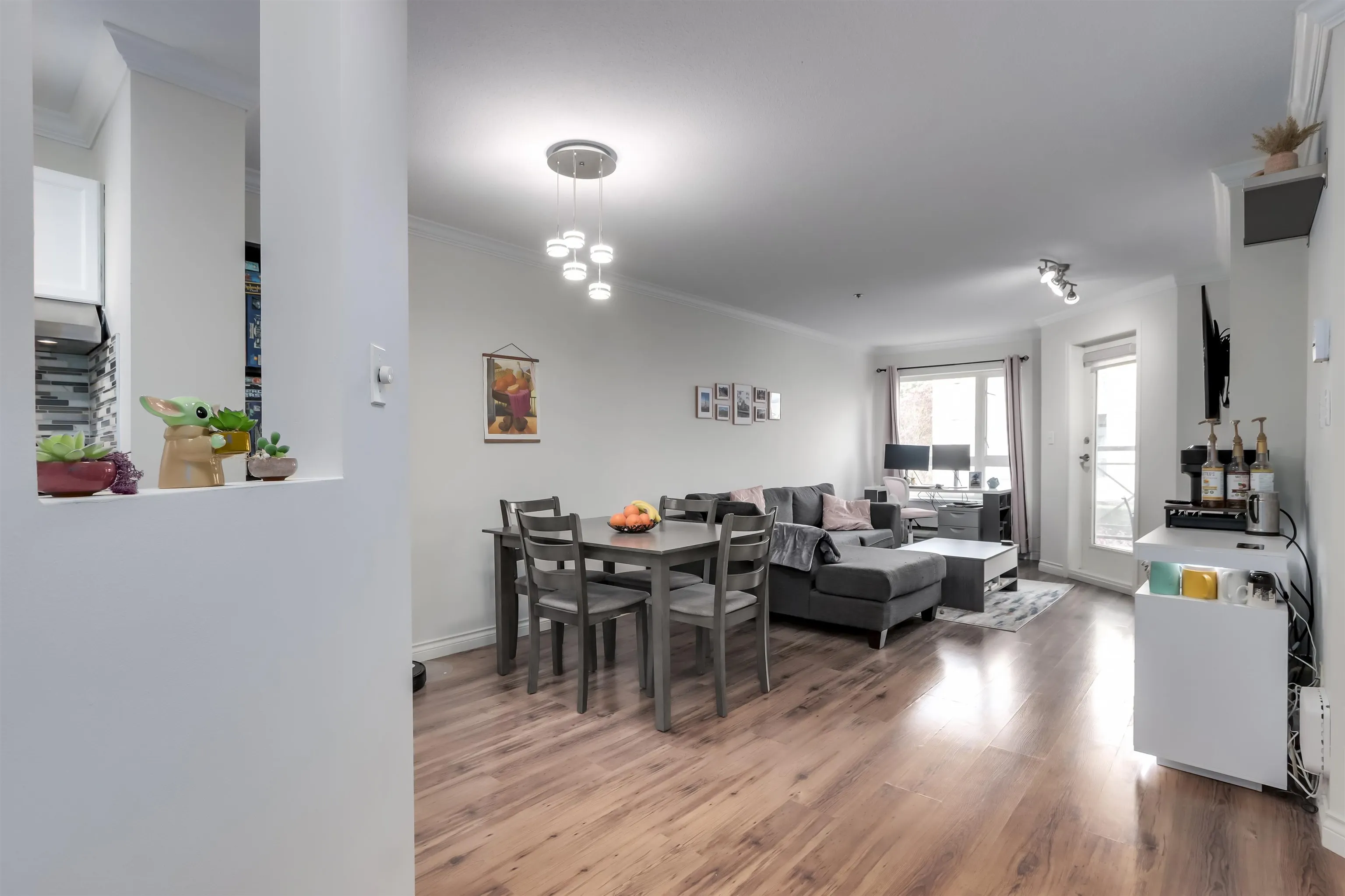 202 2335 Whyte Avenue