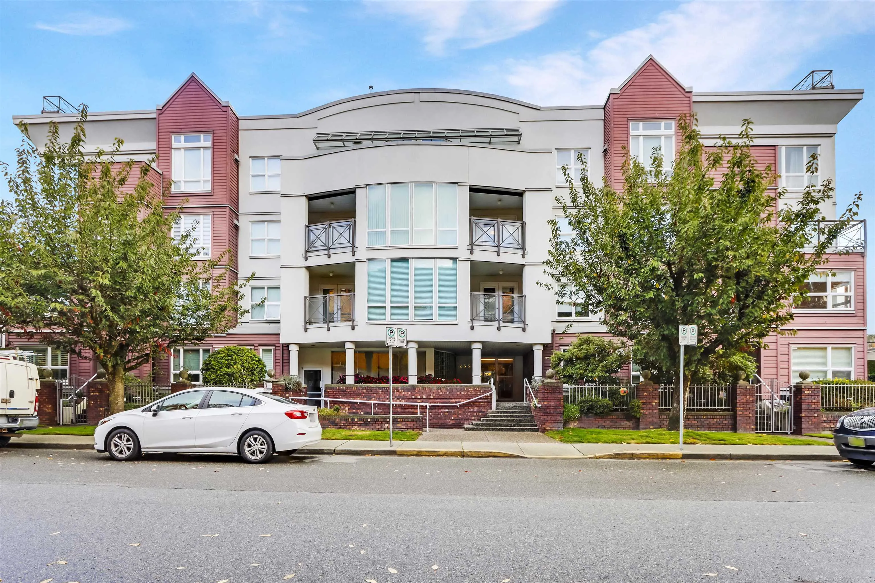 202 2335 Whyte Avenue