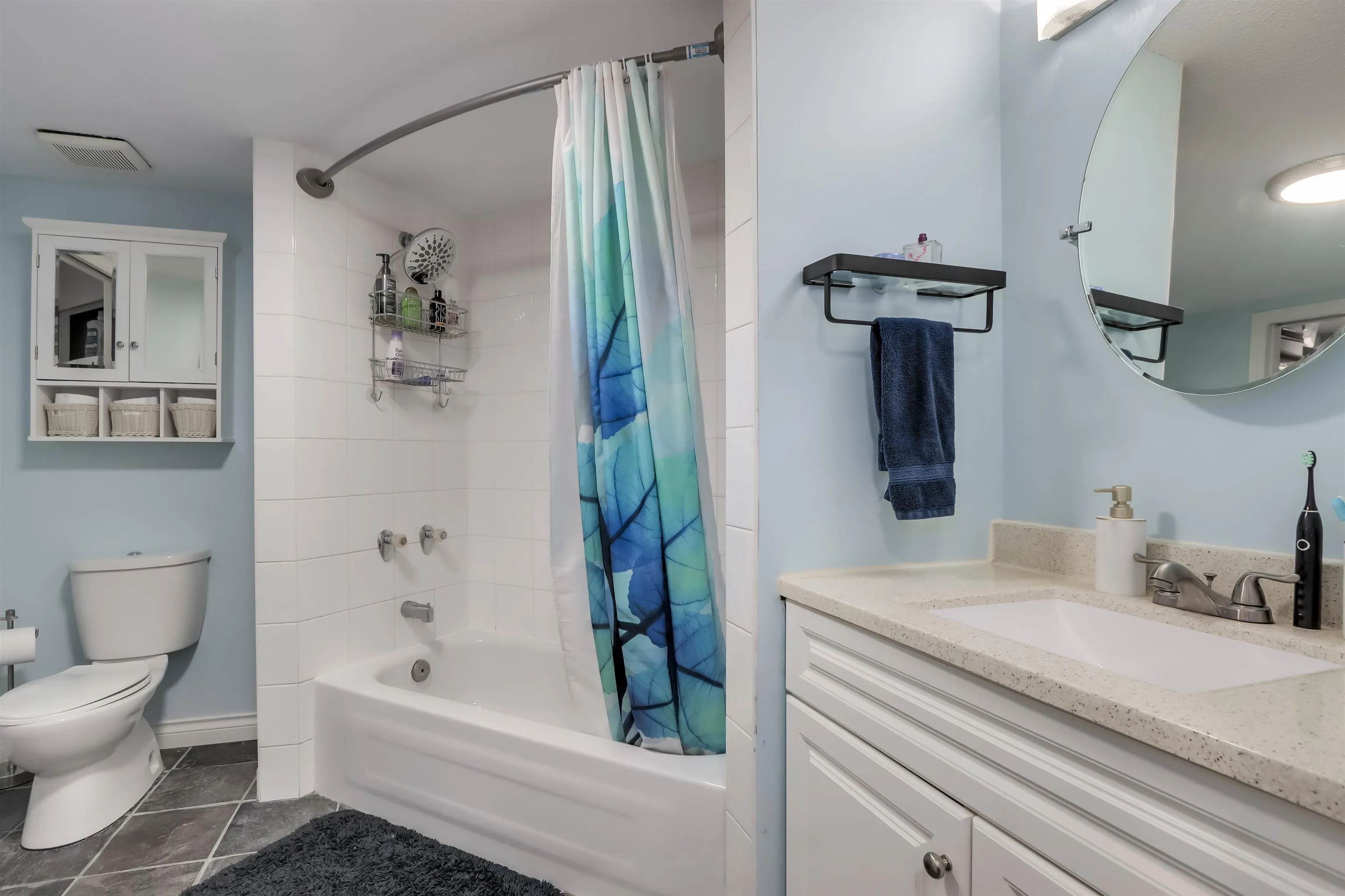 202 2335 Whyte Avenue