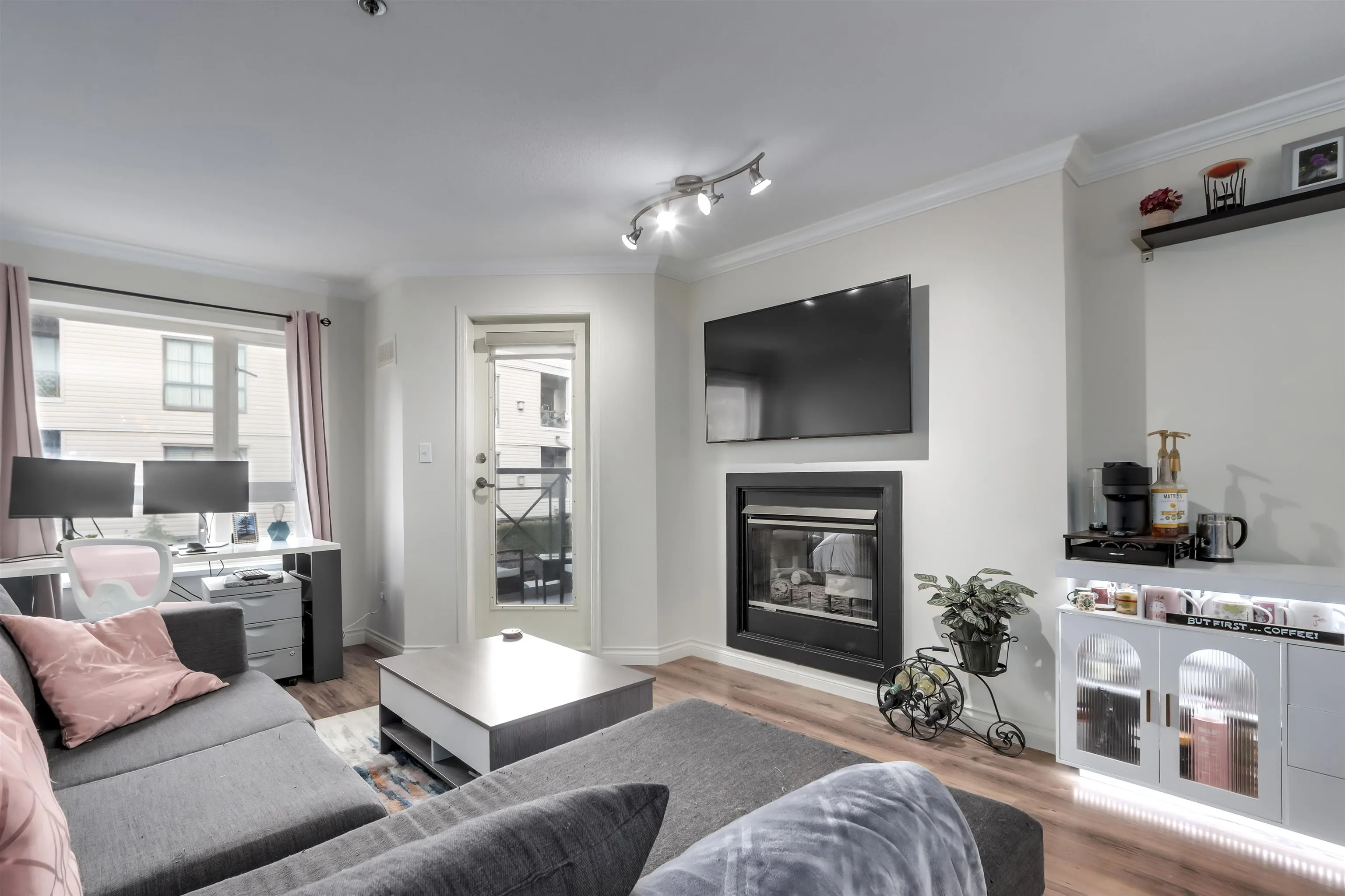 202 2335 Whyte Avenue