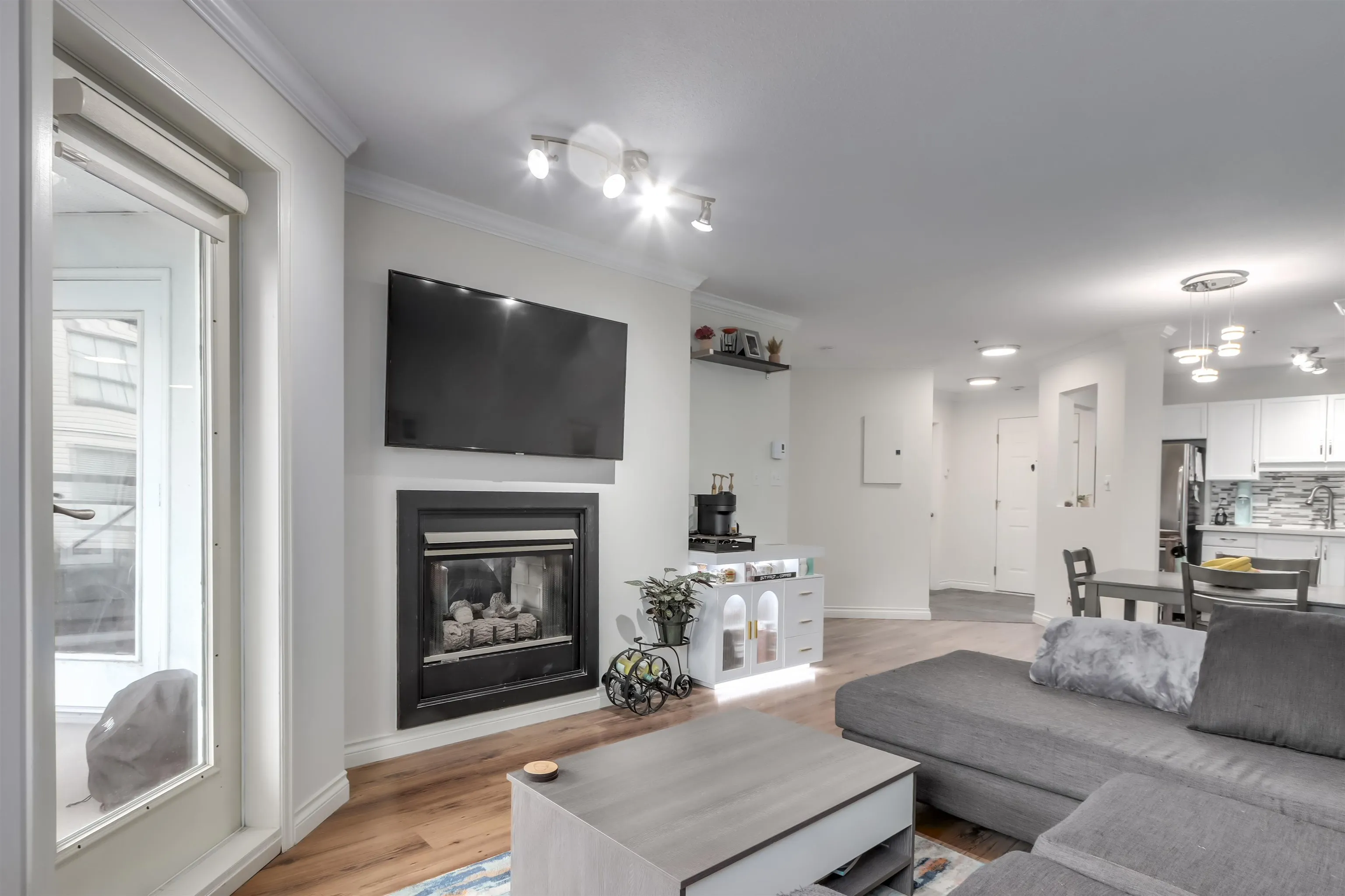 202 2335 Whyte Avenue