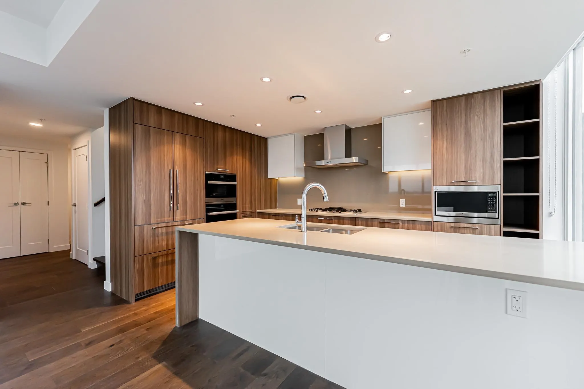 1603 8155 Capstan Way