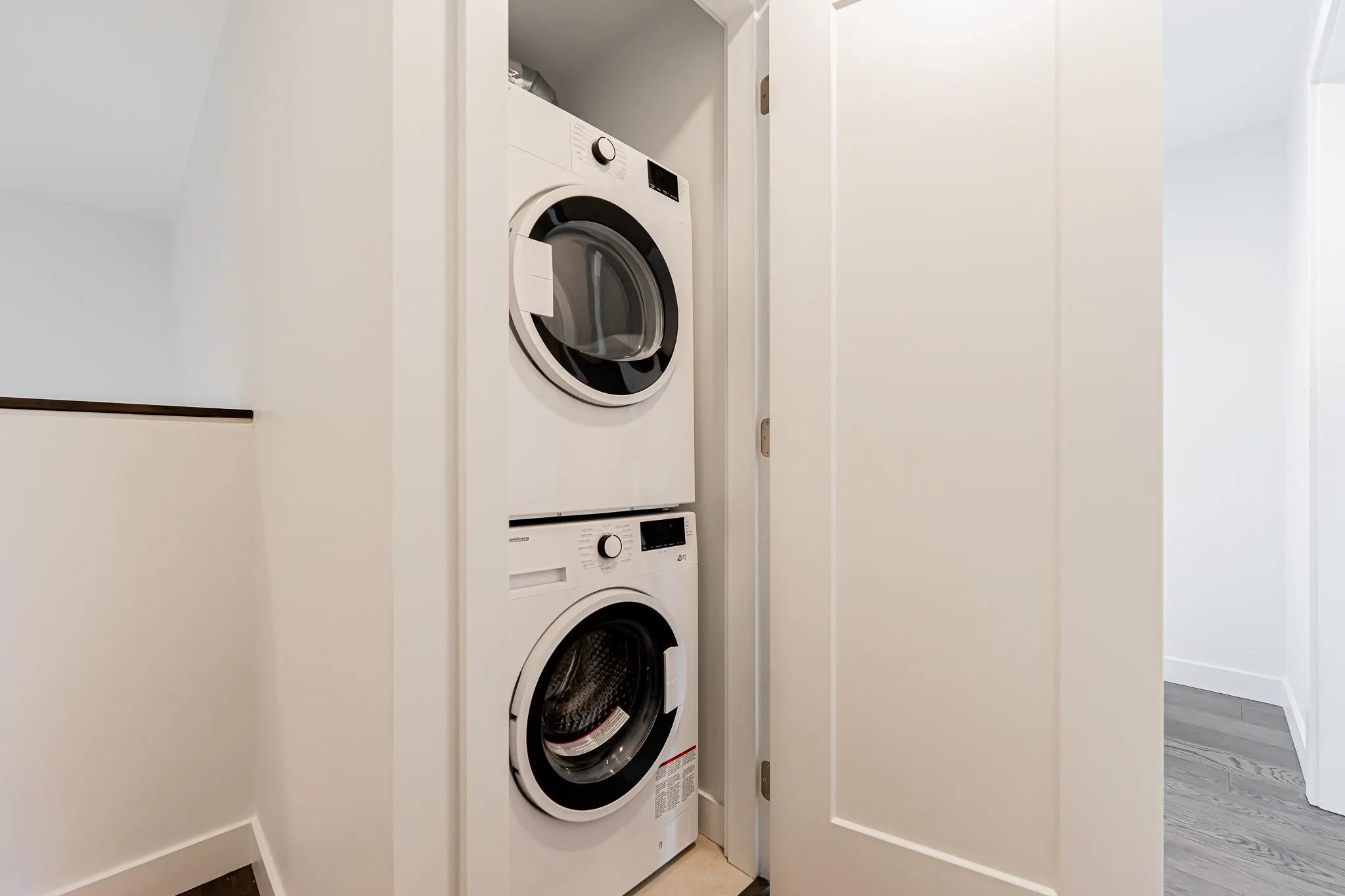 1603 8155 Capstan Way